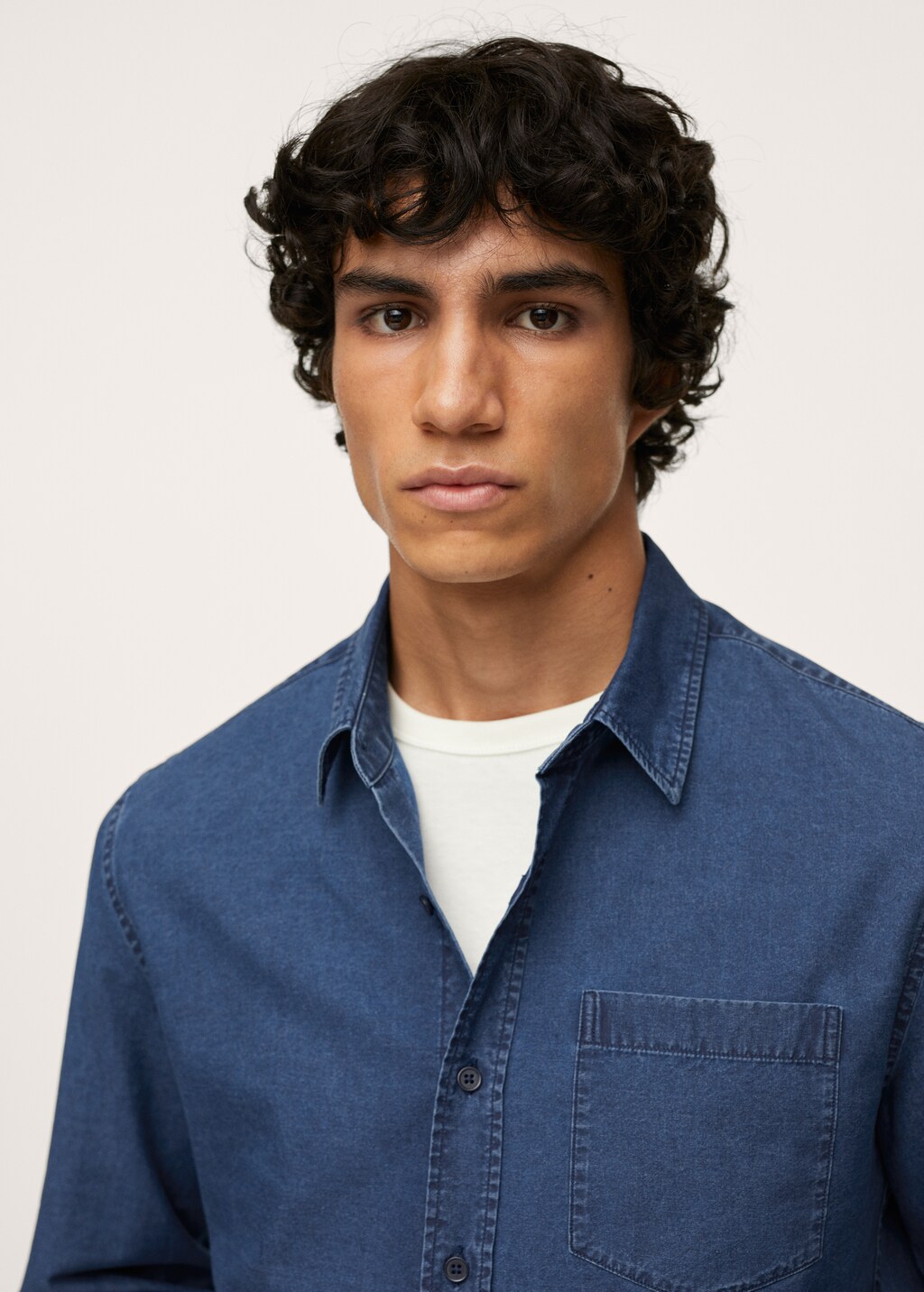 Regular-fit denim shirt with pocket - Details of the article 1