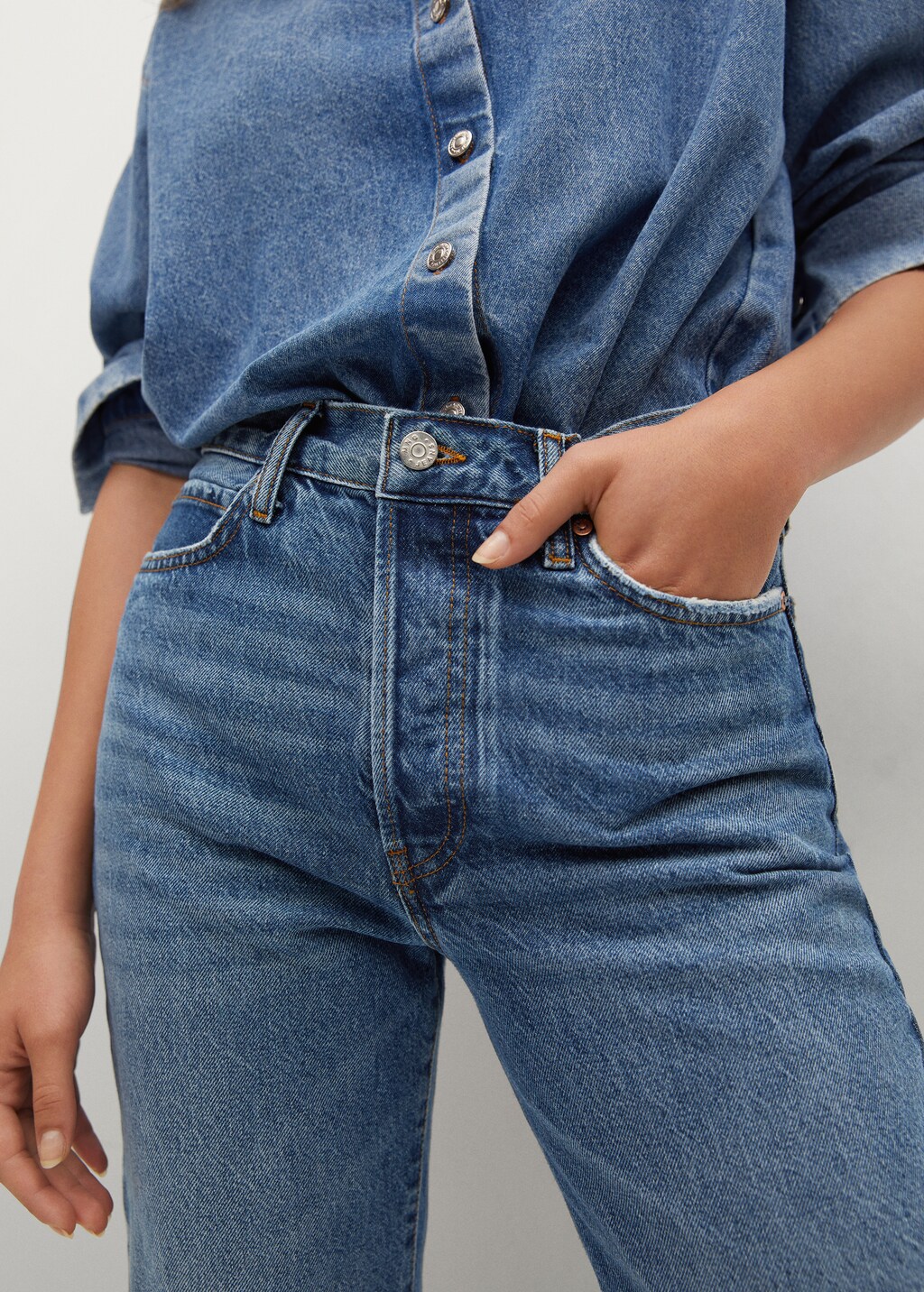 Ripped medium-waist straight jeans - Details of the article 2