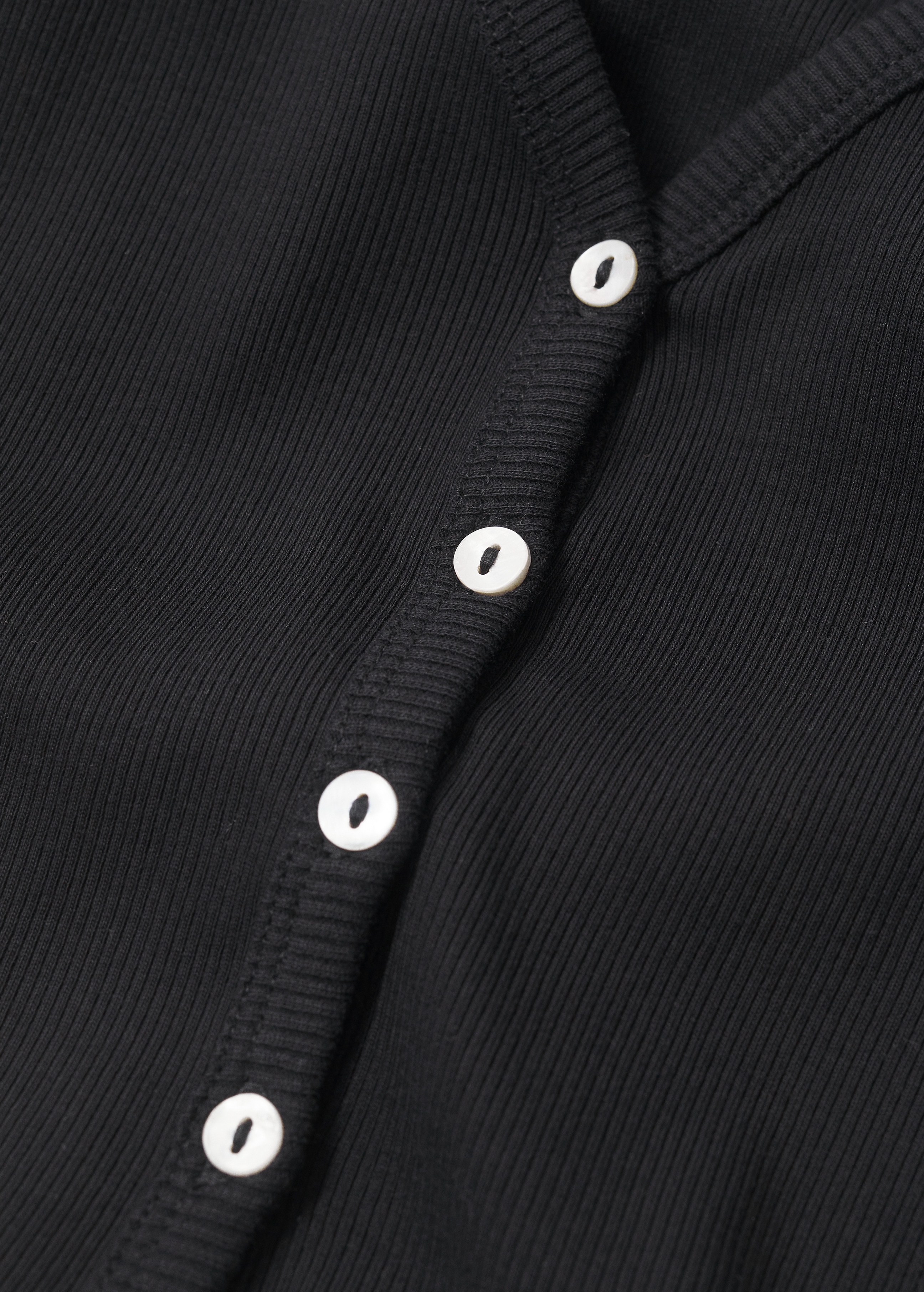Buttoned long sleeve t-shirt - Details of the article 8