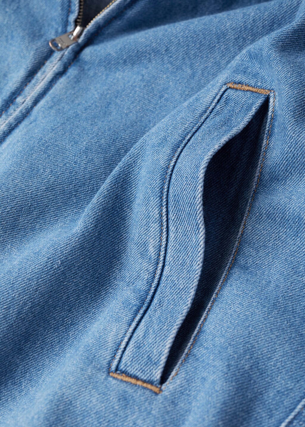 Denim jacket with zipper - Details of the article 7