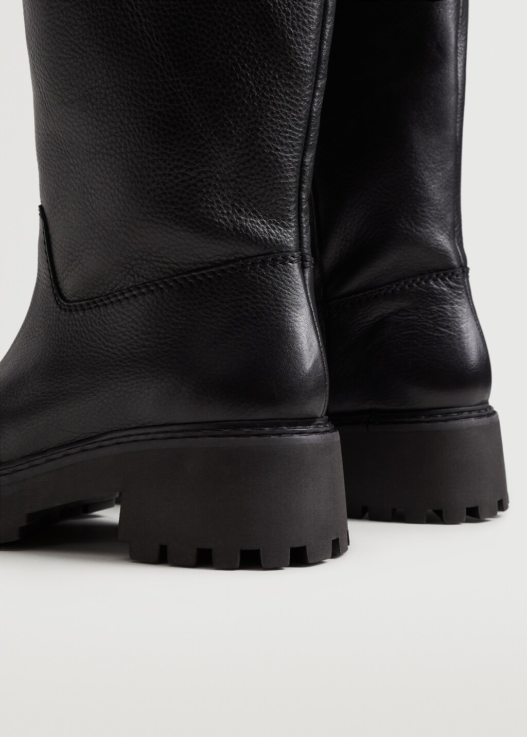 Leather boots with tall leg - Details of the article 2