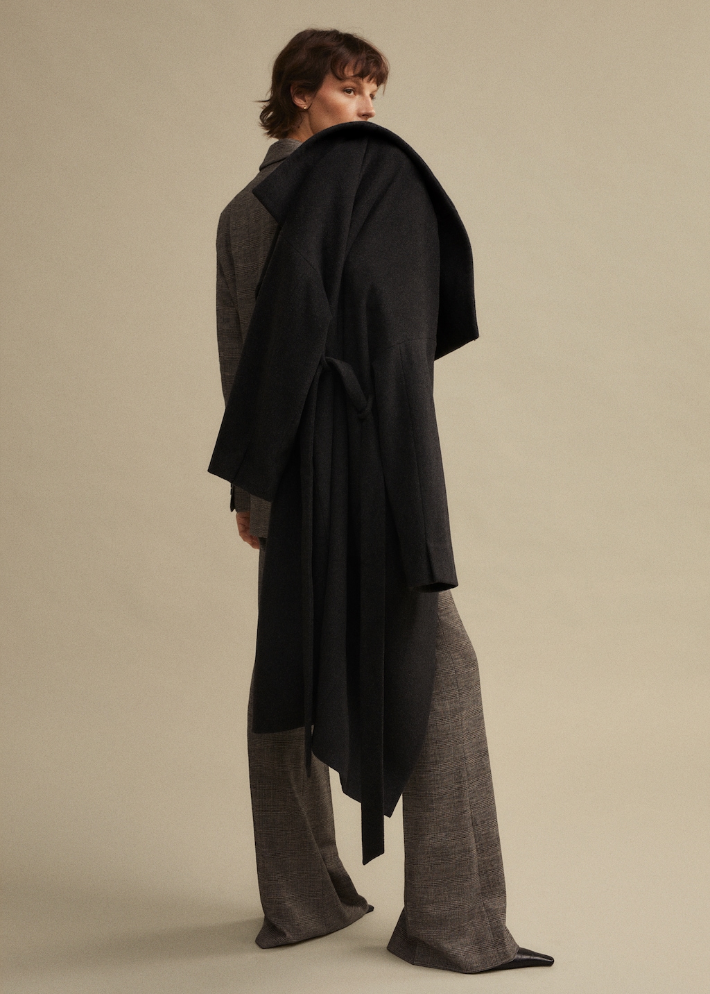 Wide lapel wool-blend coat - Details of the article 5