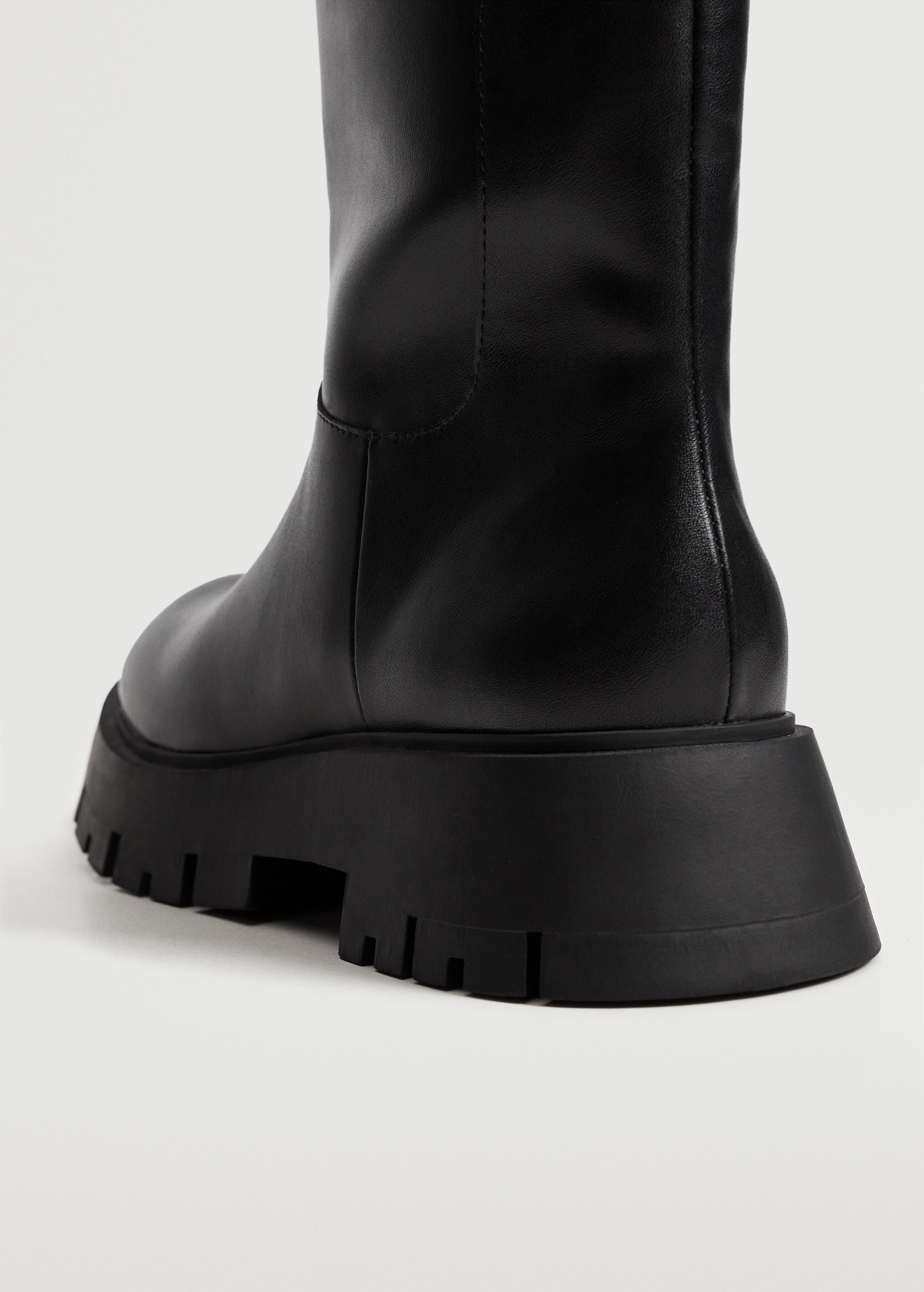 High boots with track sole - Details of the article 2