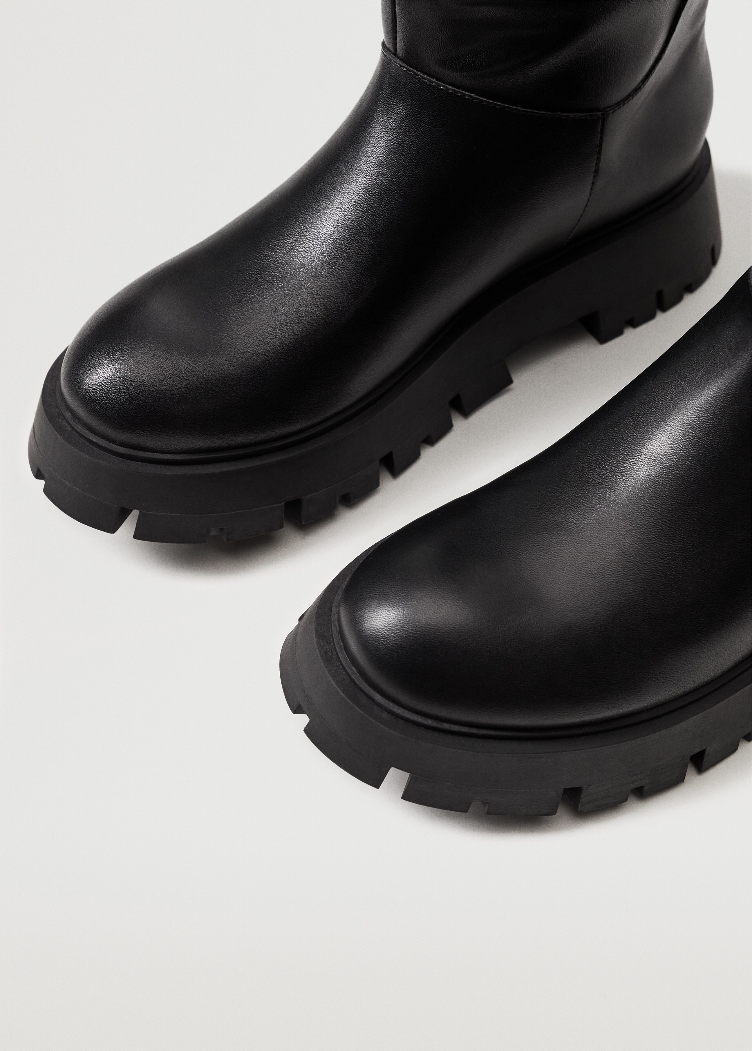 High boots with track sole - Details of the article 4