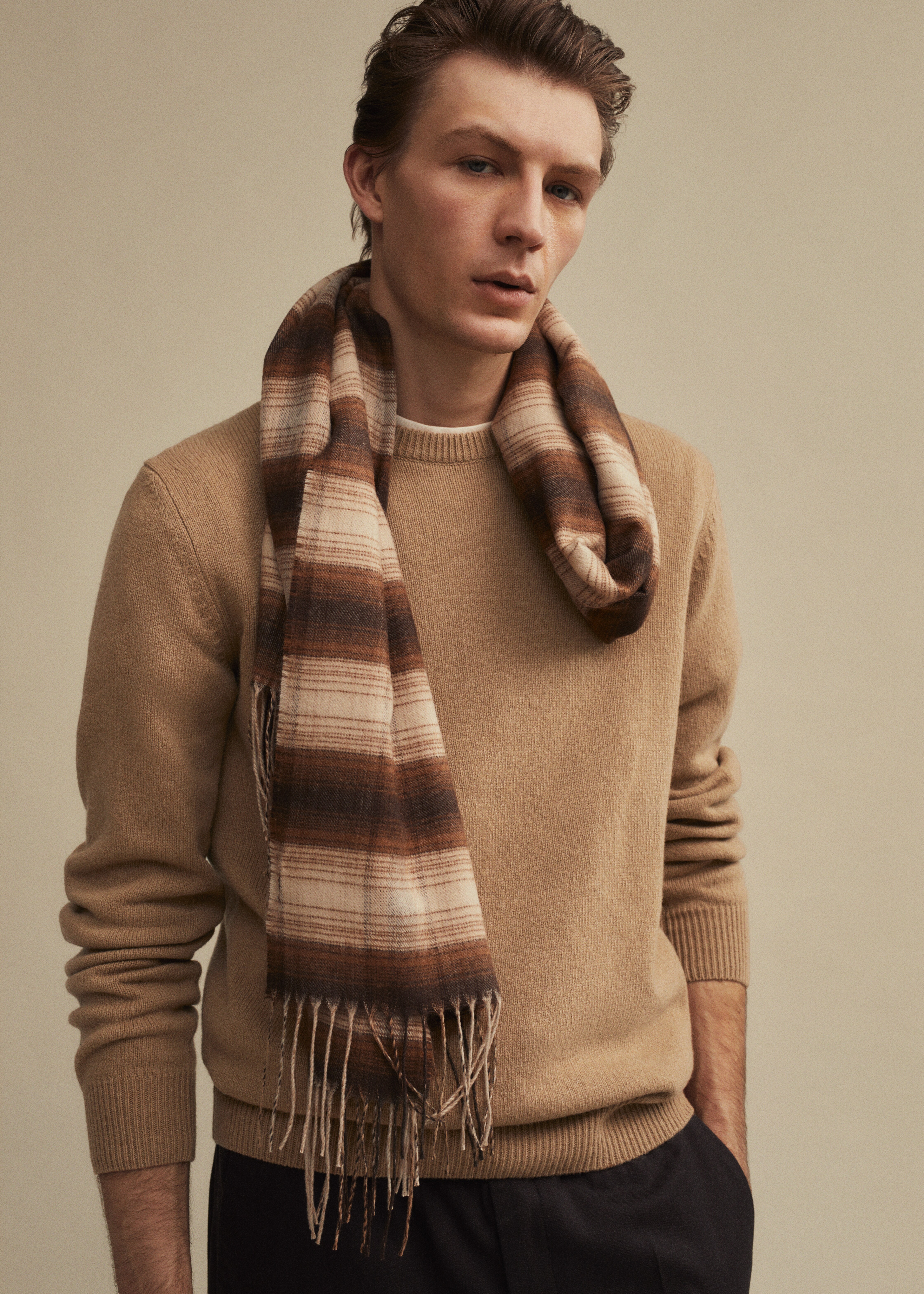 Woollen check scarf - Details of the article 5