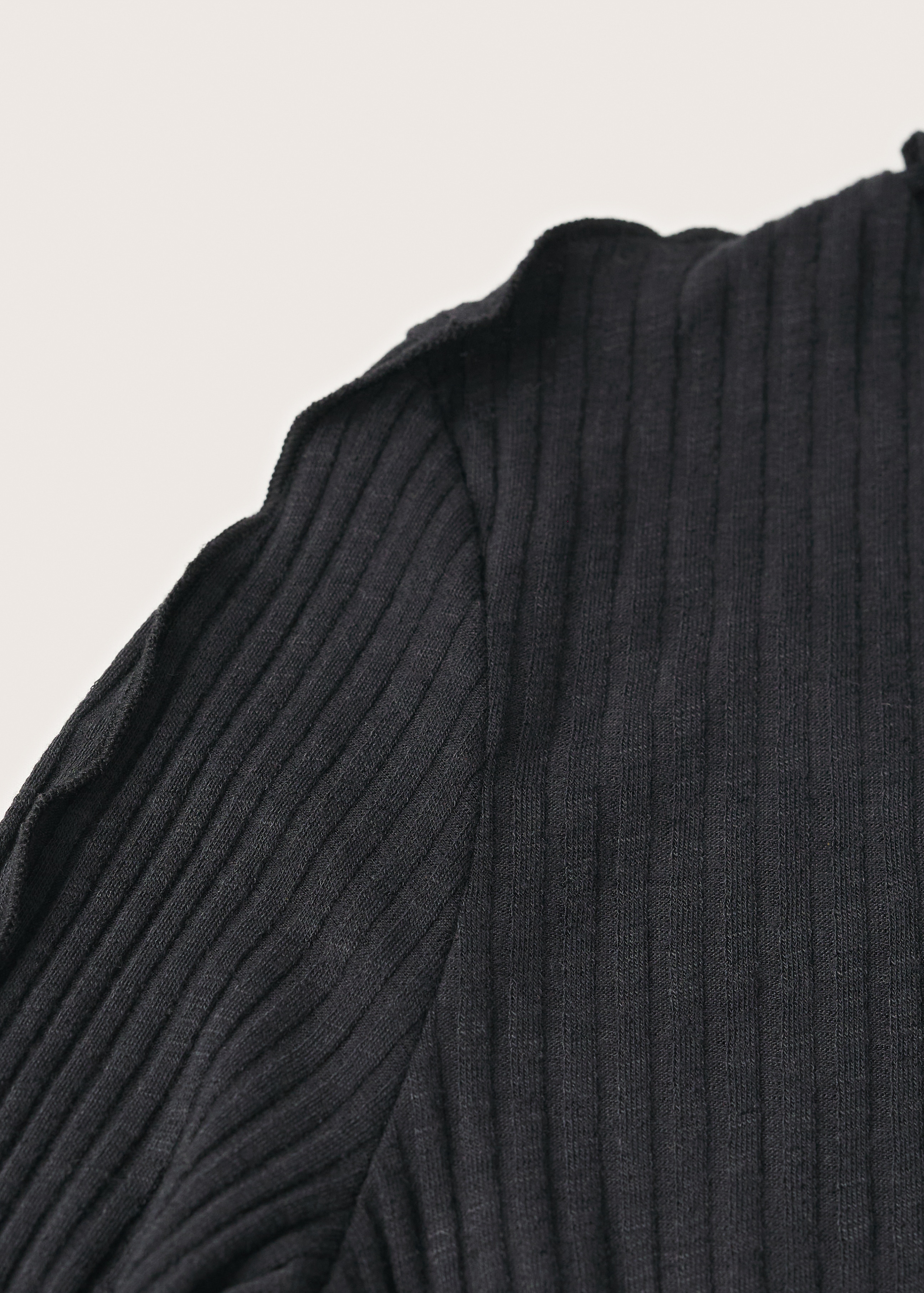 Ribbed long-sleeved t-shirt - Details of the article 7