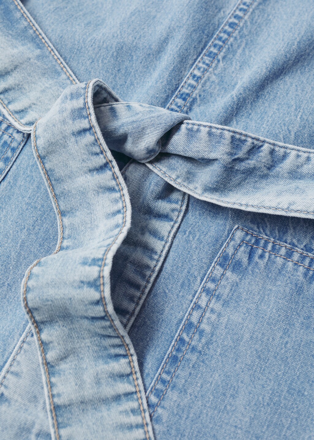 Jeans-Overall mit Gürtel - Detail des Artikels 8