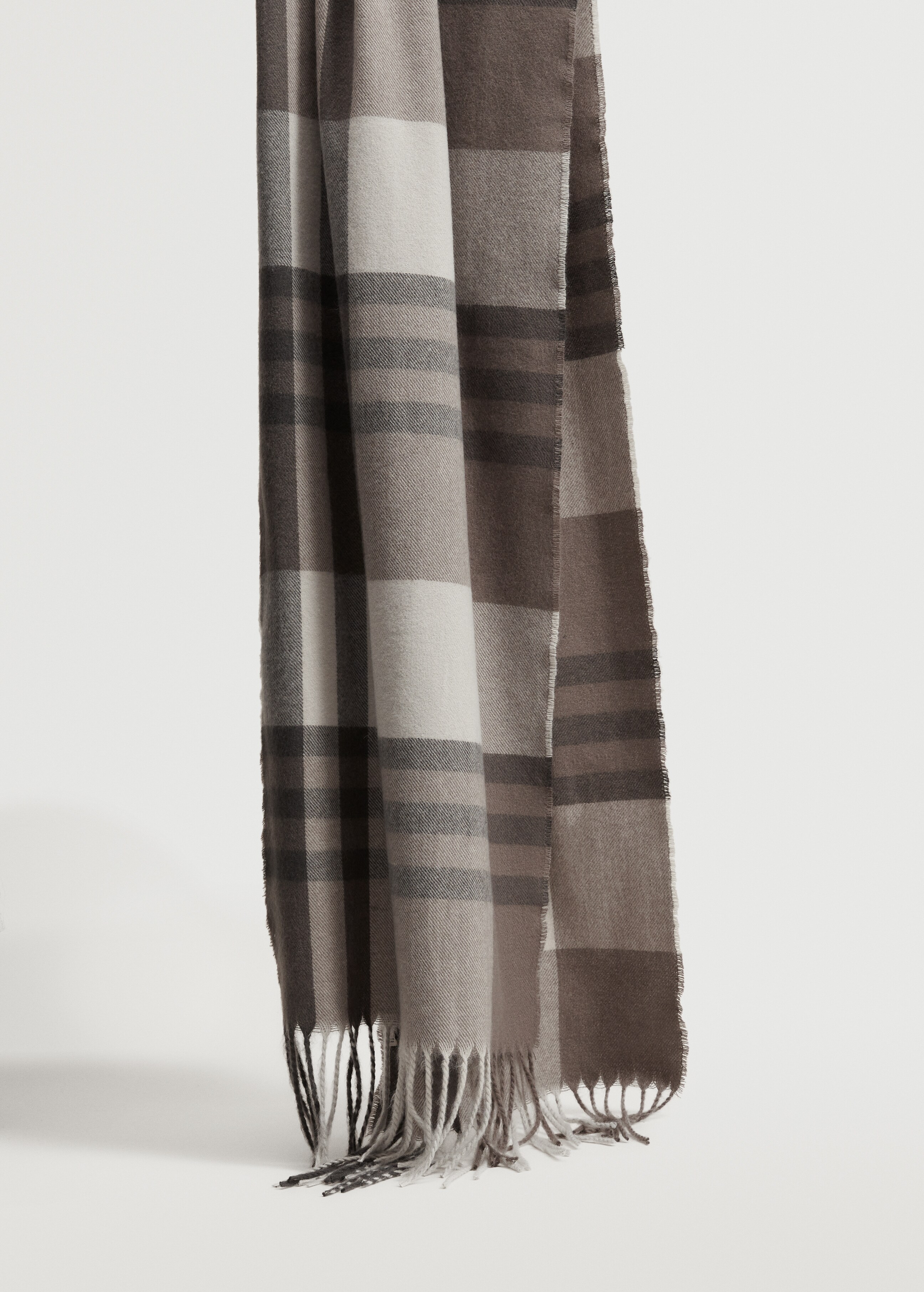 Check scarf - Details of the article 2