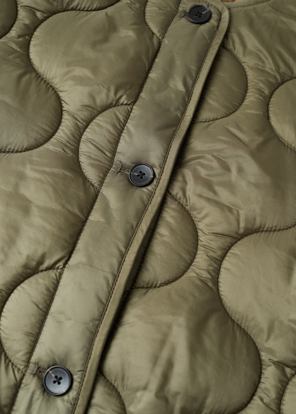 Satin quilted jacket - Details of the article 8