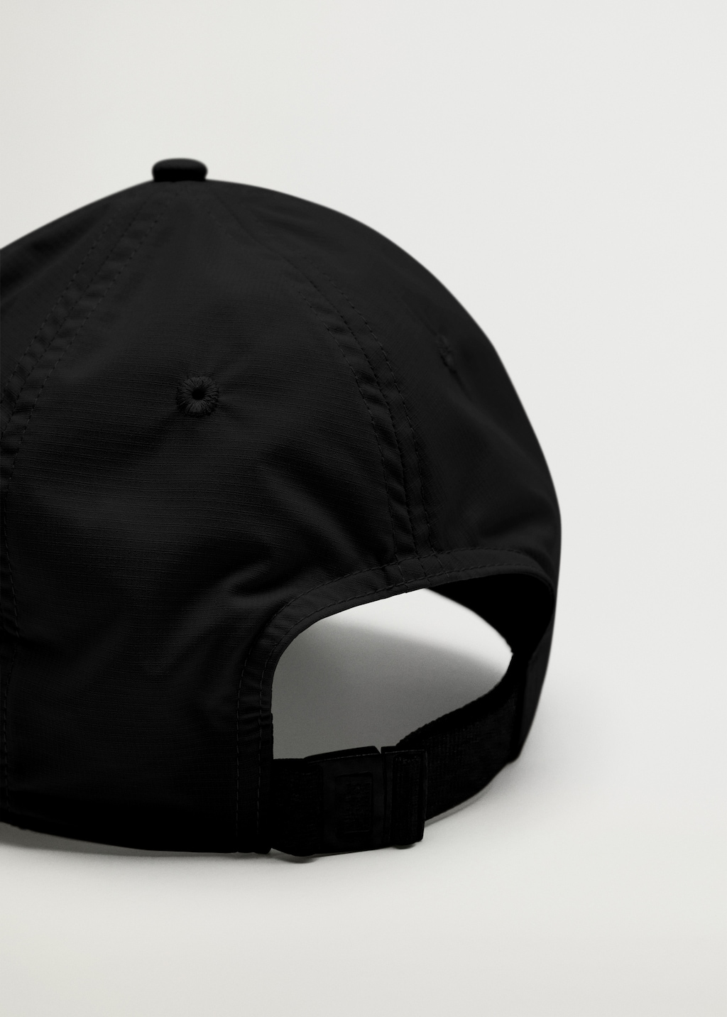 Cap with visor - Details of the article 2