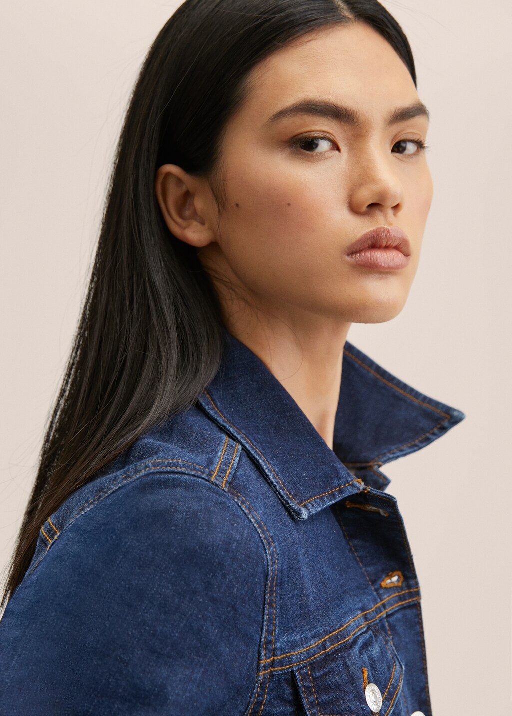 Pocketed denim jacket - Details of the article 1