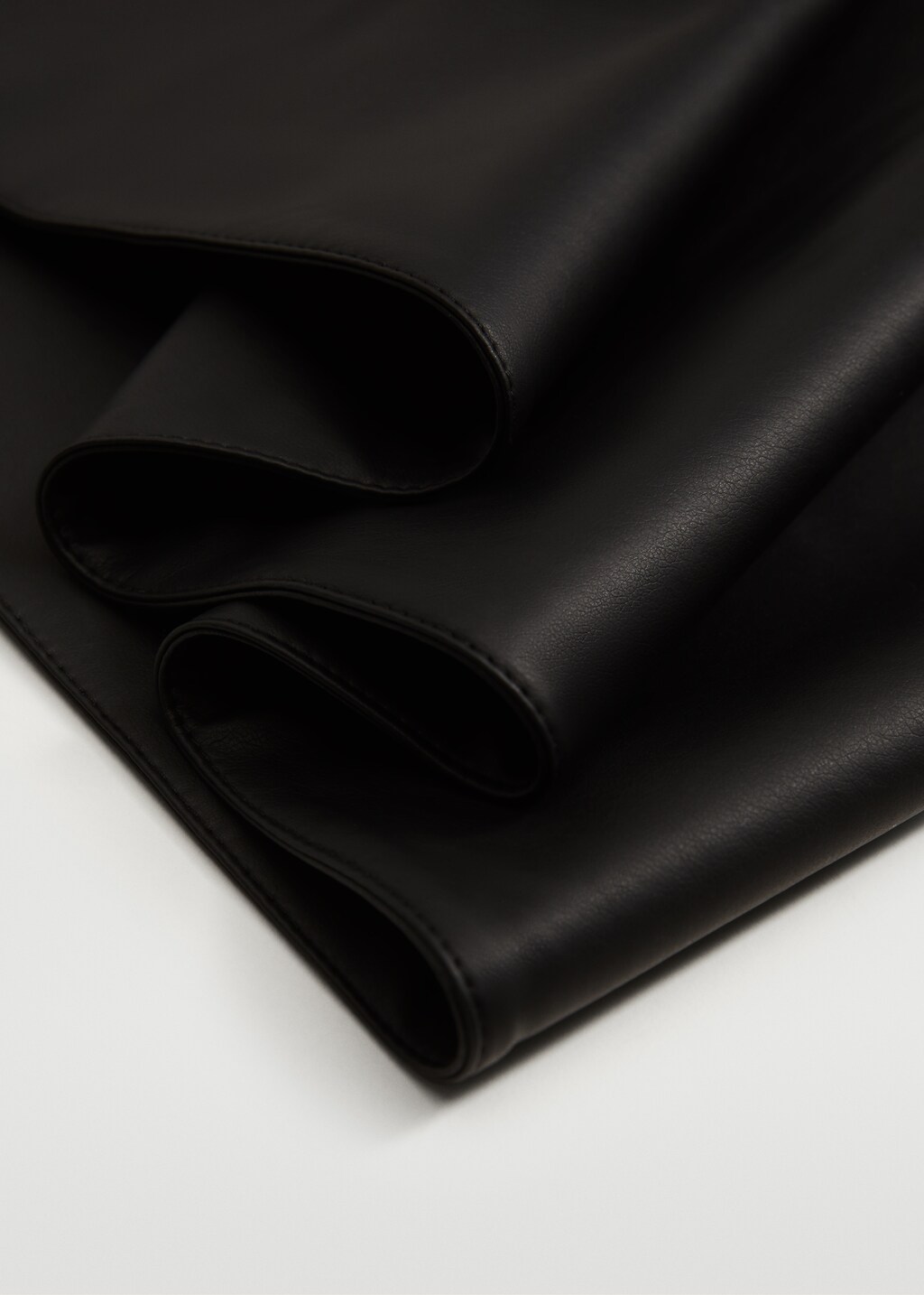 Faux leather scarf - Details of the article 2