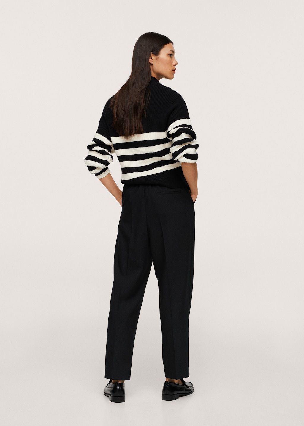 Slouchy trousers with pleats - Reverse of the article