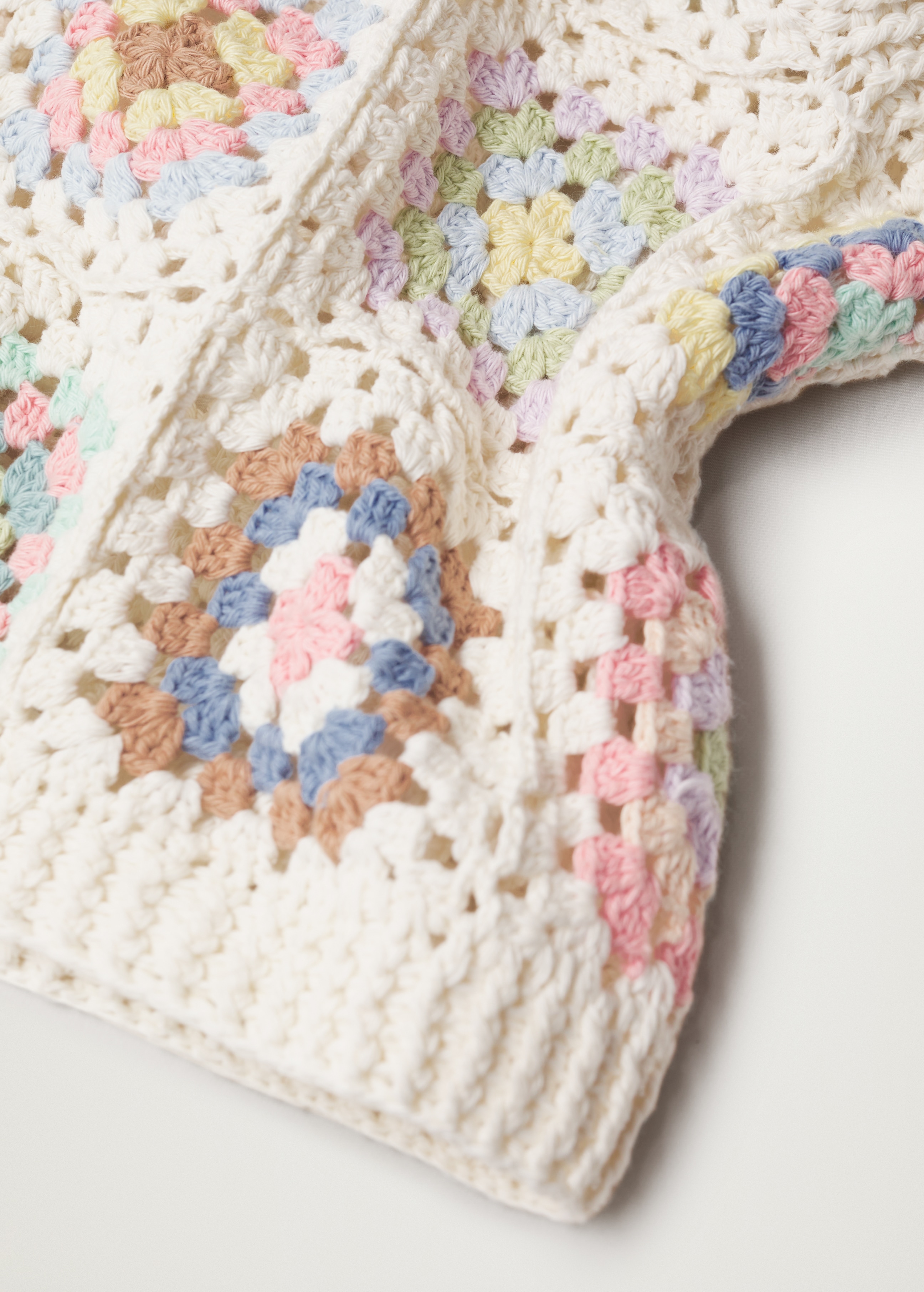 Handmade crochet crop top - Details of the article 8