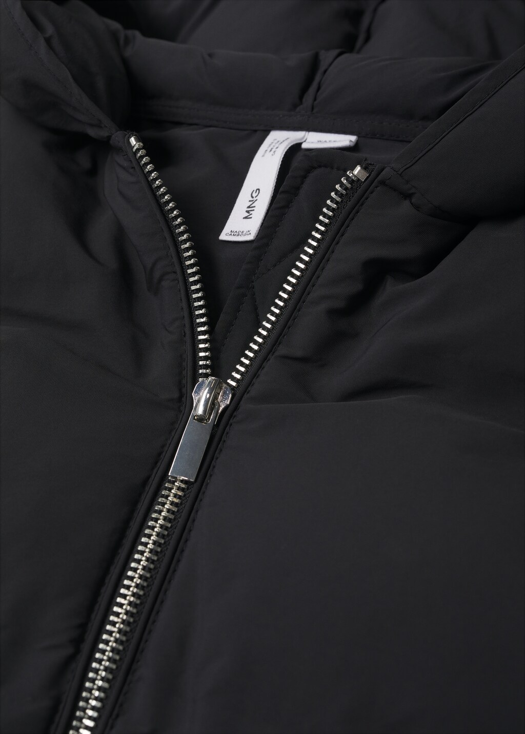 Water-repellent quilted gilet - Details of the article 8