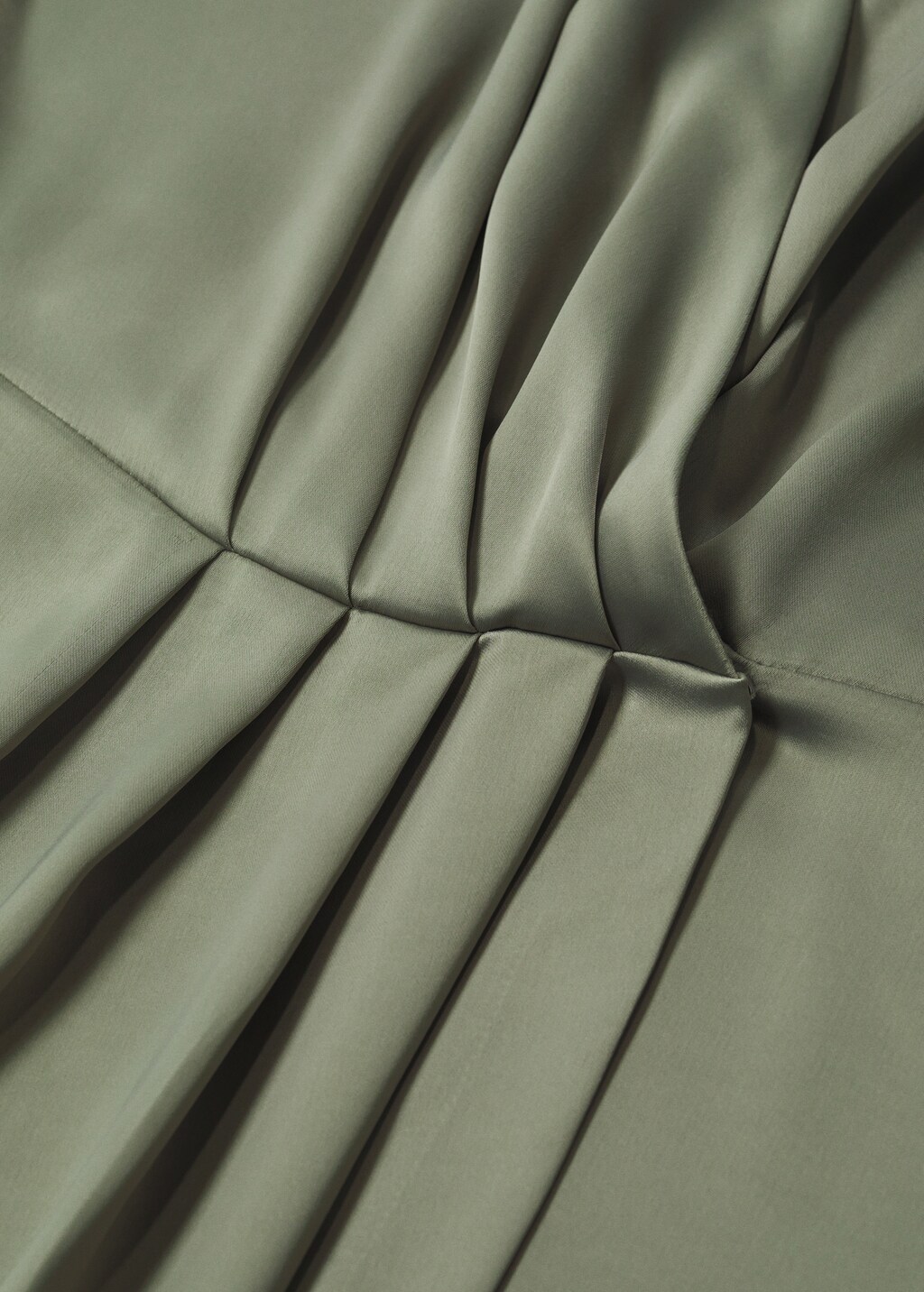 Satiniertes Plissée-Kleid - Detail des Artikels 8