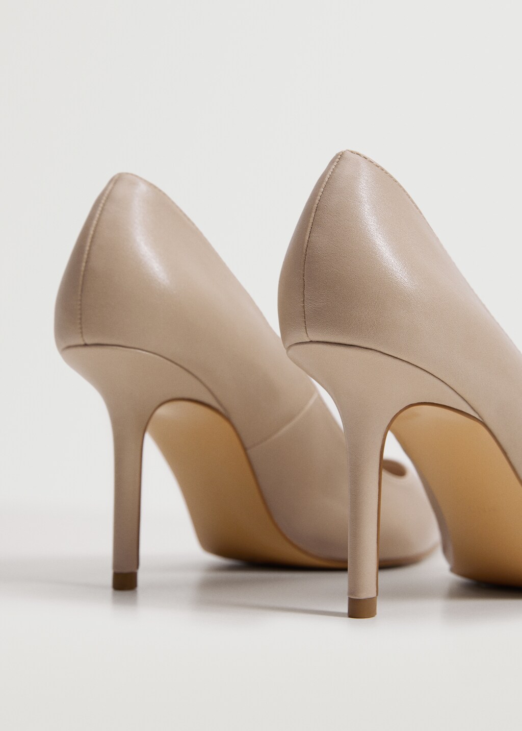 Pointed toe pumps - Details of the article 2