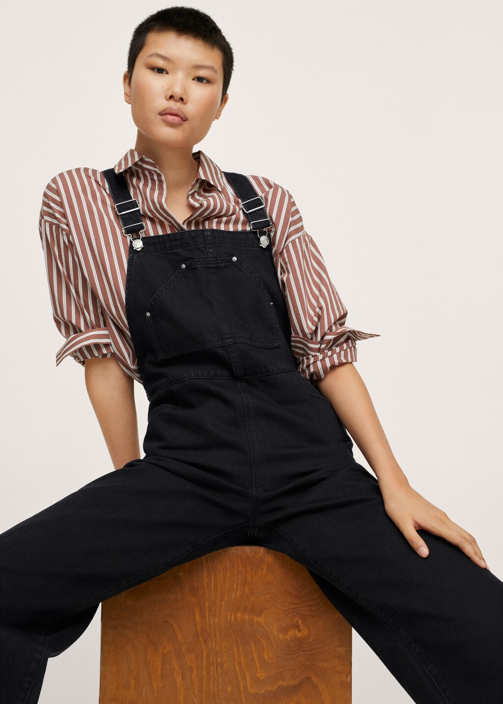 Wide-leg denim dungarees - Details of the article 2