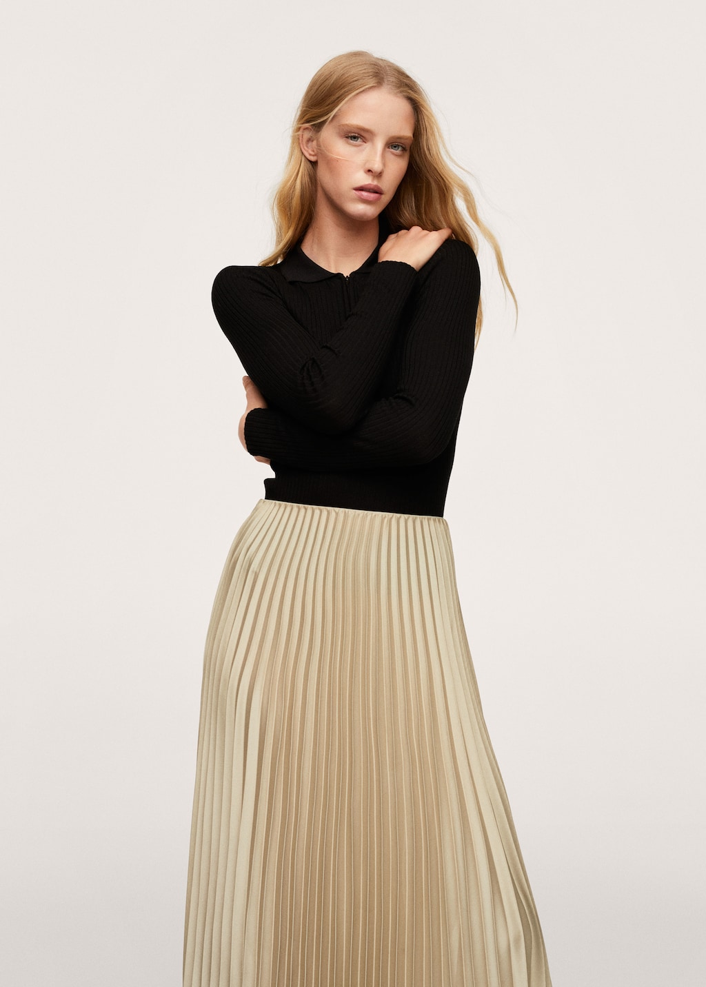 Satin pleated skirt - Details of the article 1