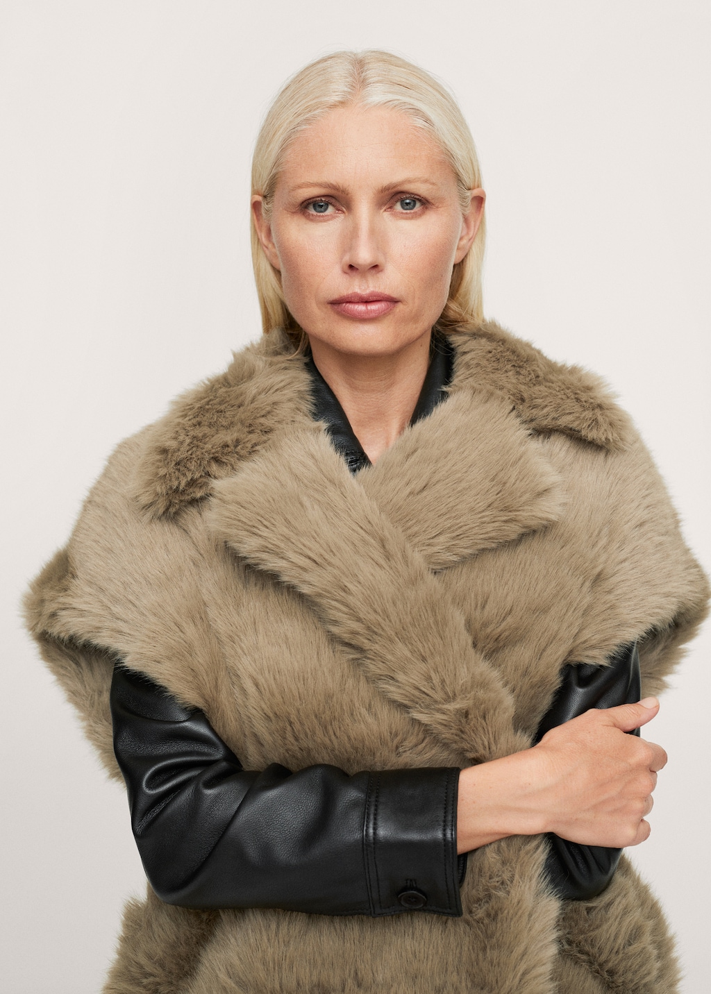 Fur-effect vest with lapels - Details of the article 1