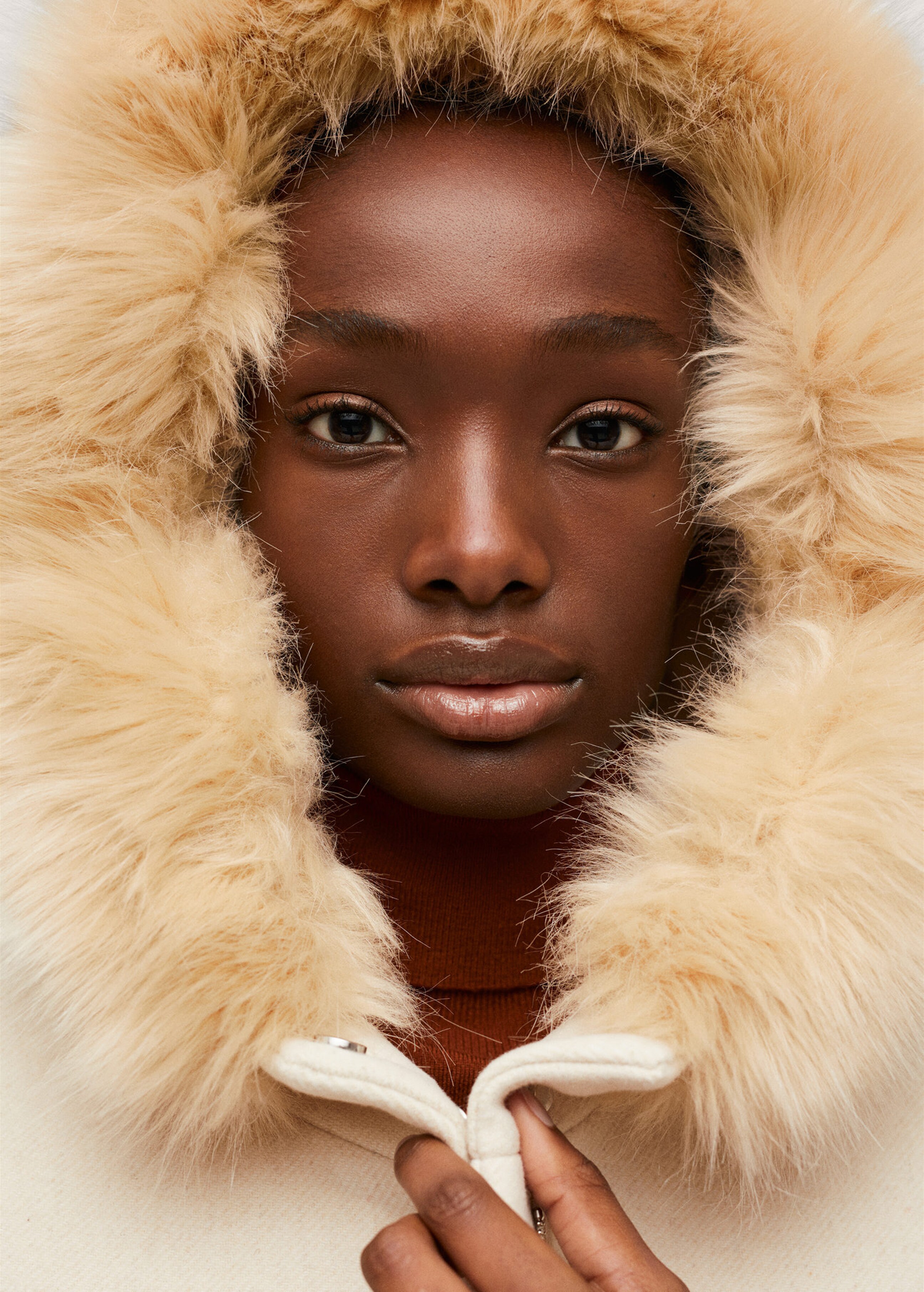 Faux fur hooded coat removable - Details of the article 2