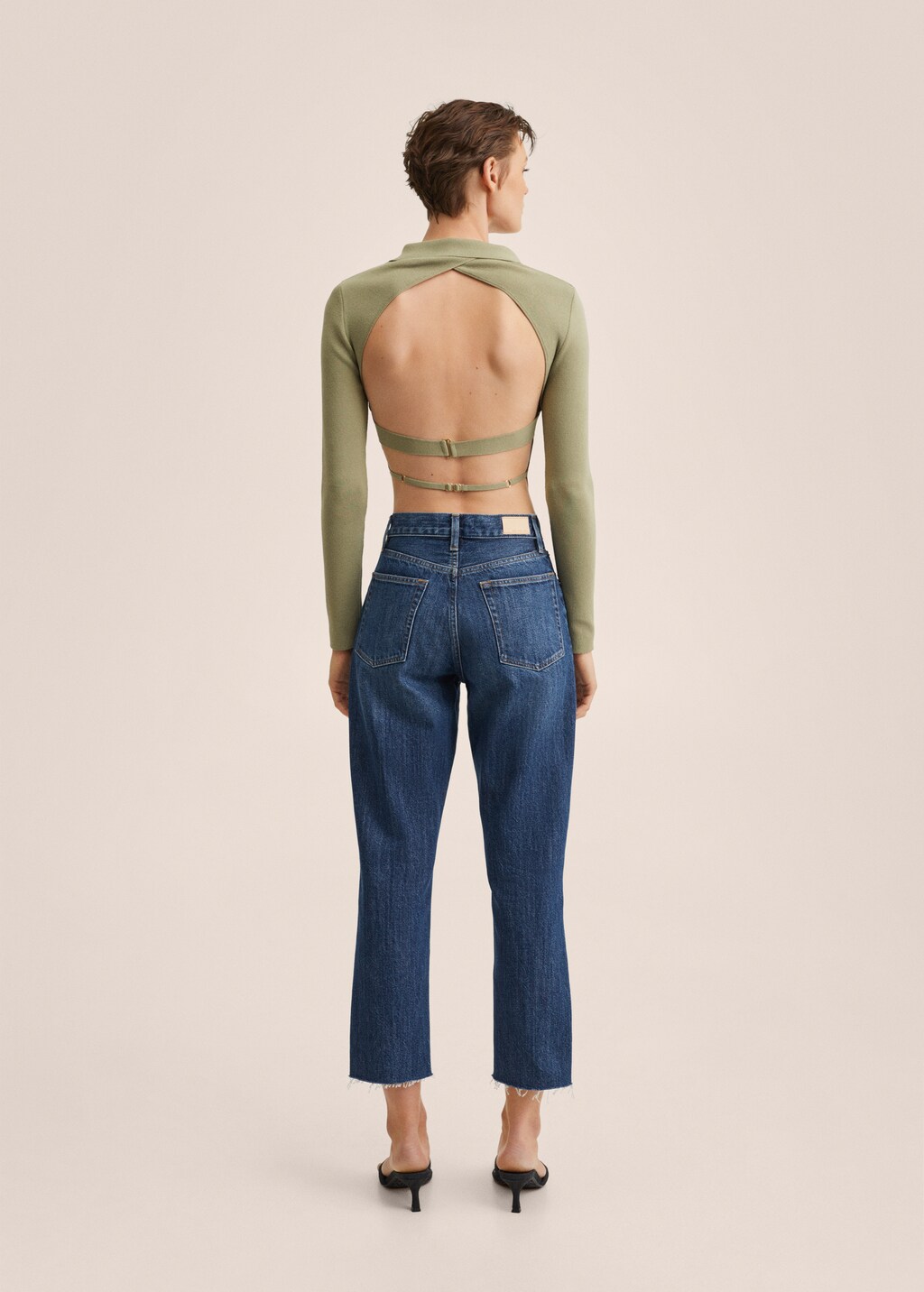 Gerade Cropped-Jeans mit hohem Bund - Rückseite des Artikels