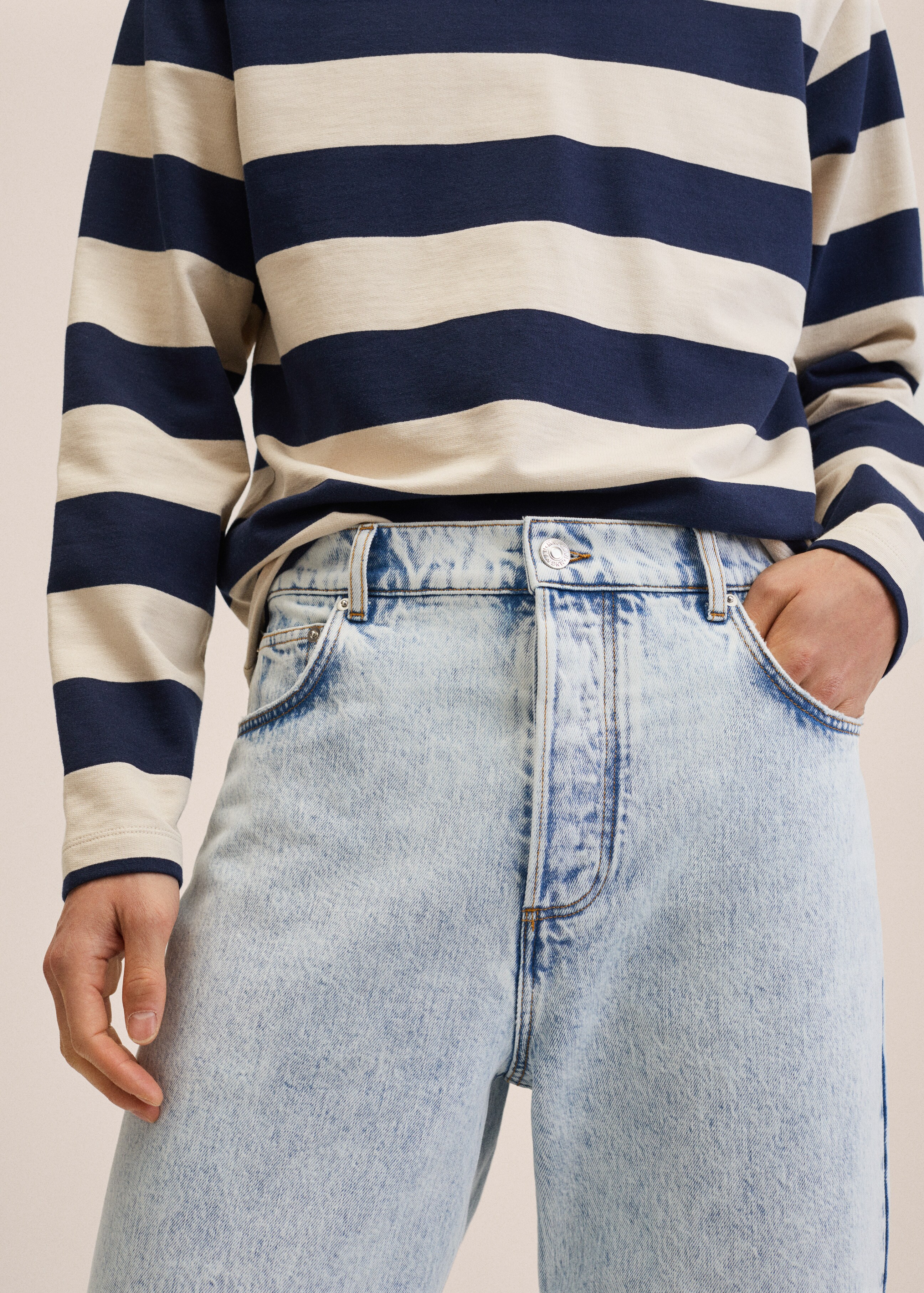 Tapered loose-fit cropped jeans  - Details of the article 1
