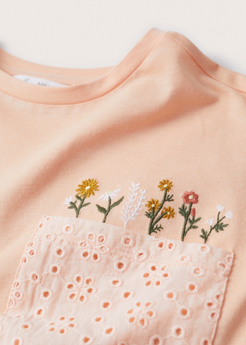 Embroidered detail T-shirt - Details of the article 8