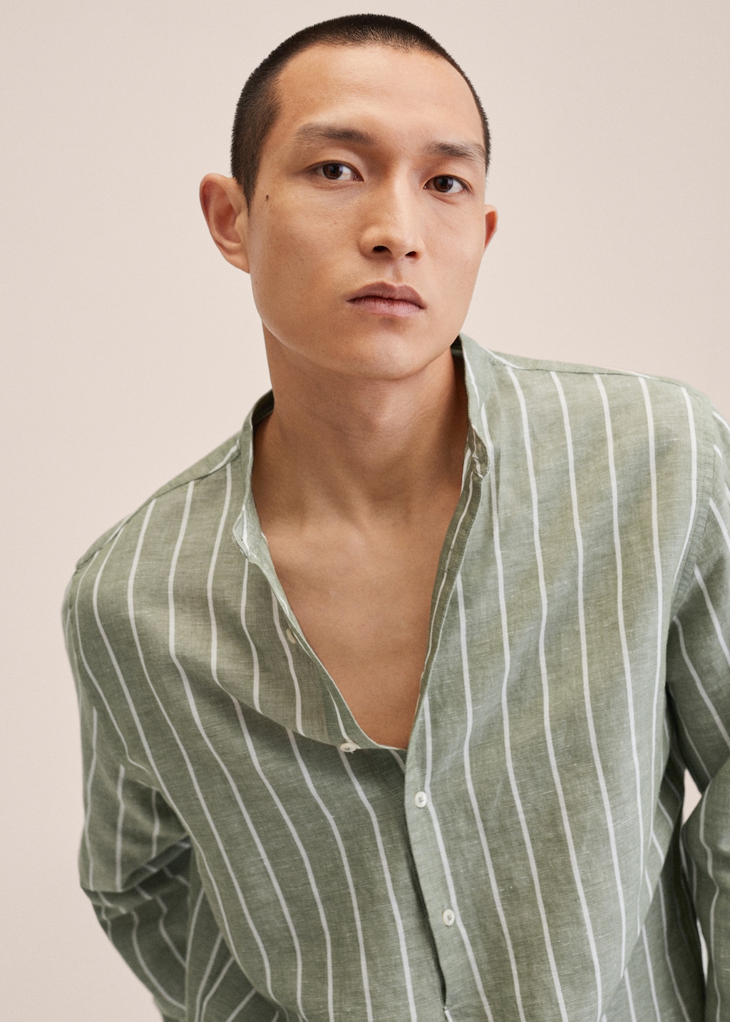 Striped mandarin-collar linen shirt - Details of the article 1