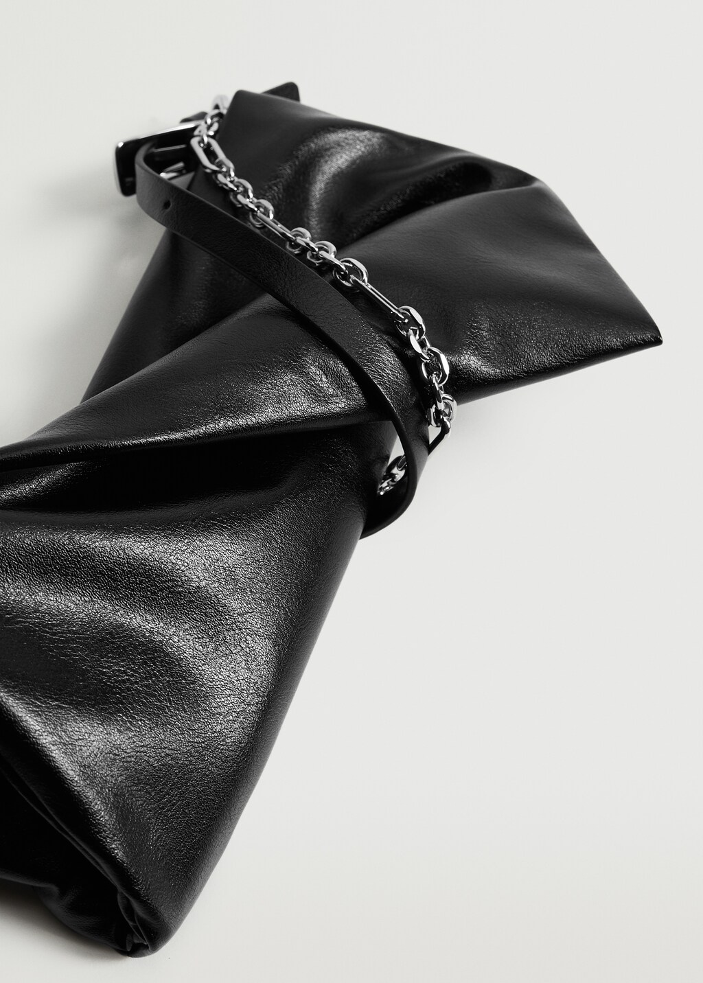 Bag with short chain handle - Details of the article 3