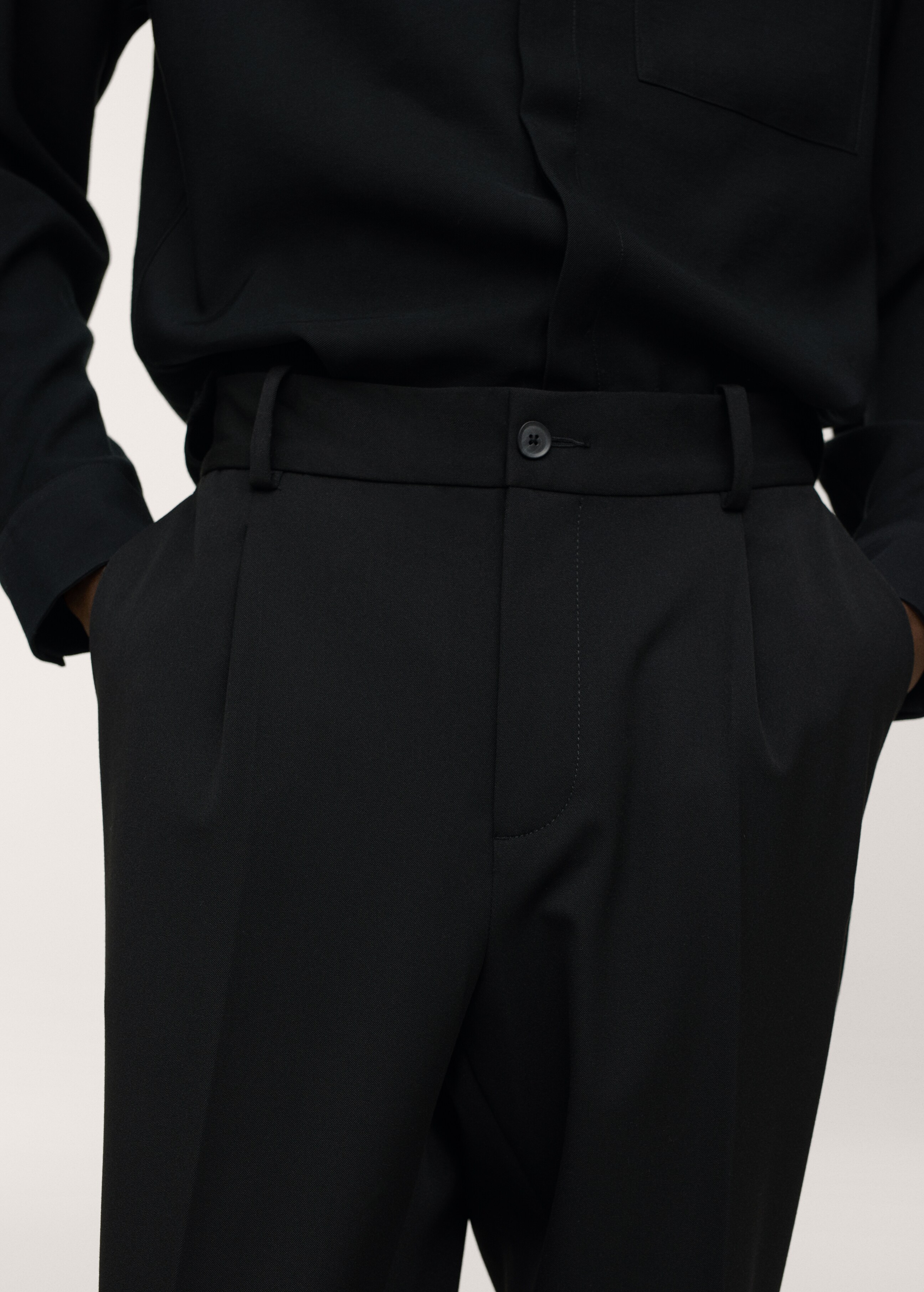 Loose-fit pleated trousers  - Details of the article 3