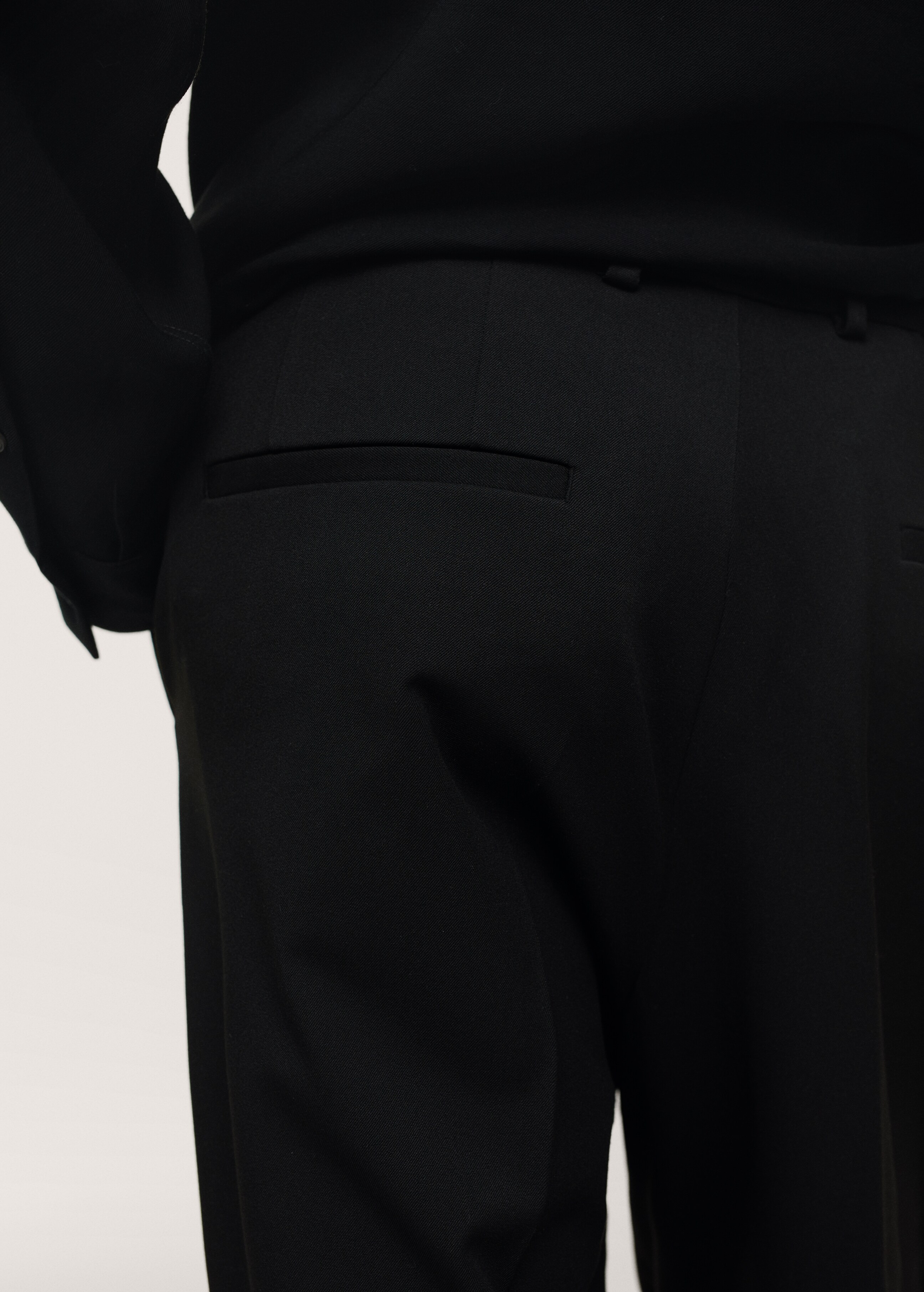 Loose-fit pleated trousers  - Details of the article 4