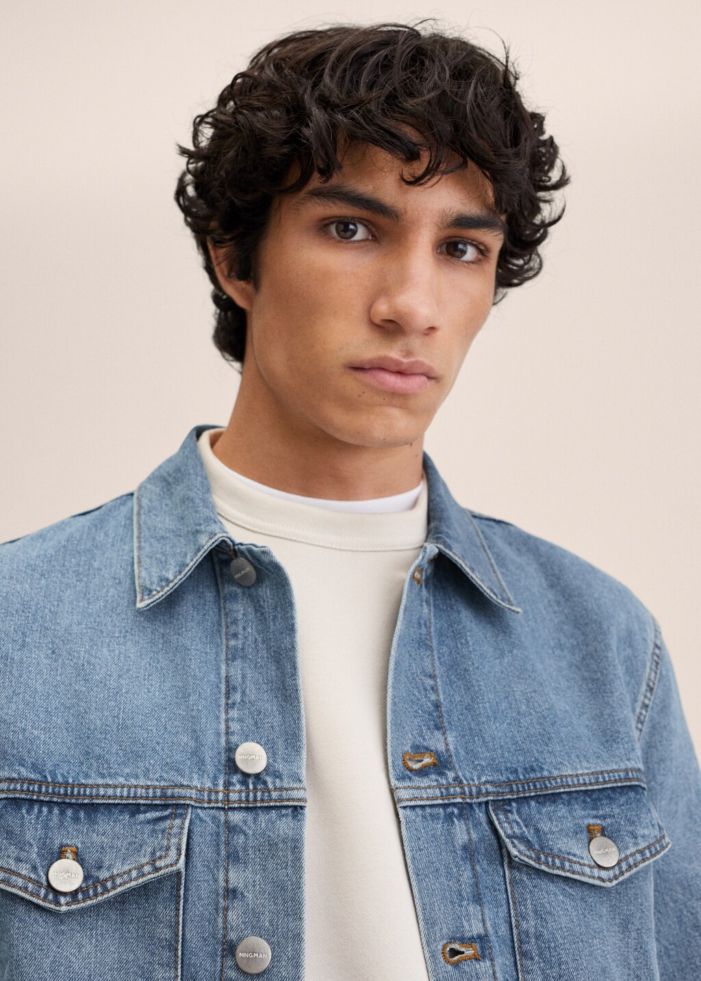 Medium wash denim jacket - Details of the article 1