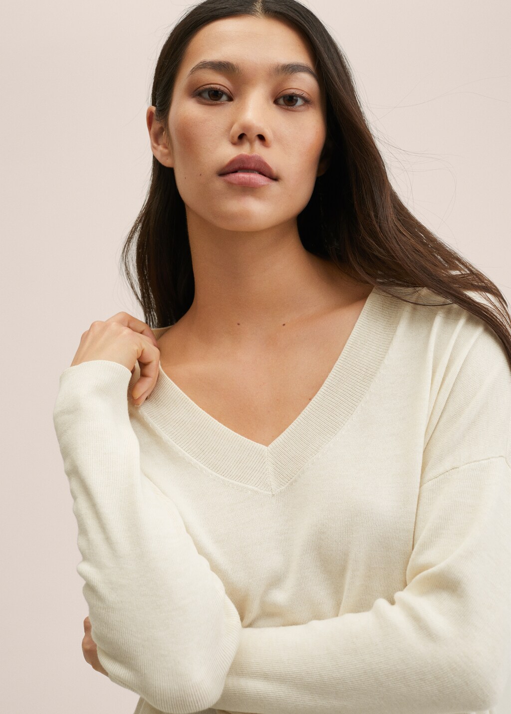 V-neckline oversize sweater - Details of the article 1