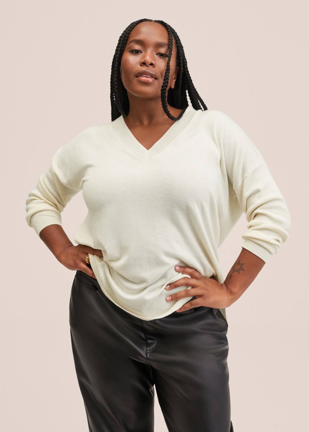 V-neckline oversize sweater - Details of the article 5