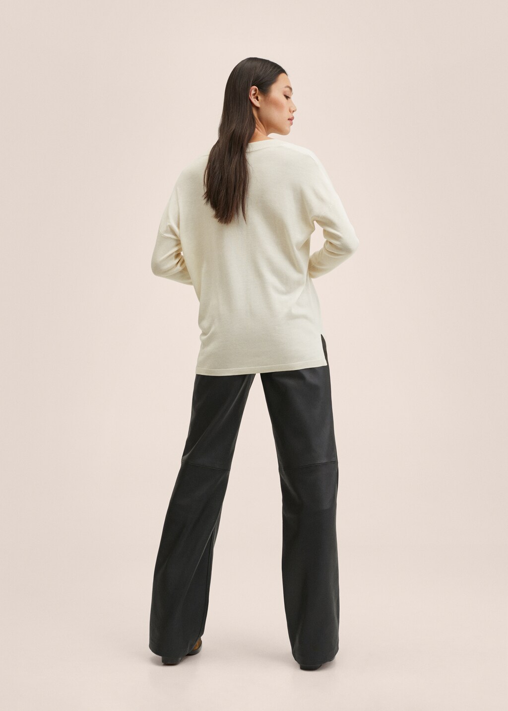 V-neckline oversize sweater - Reverse of the article