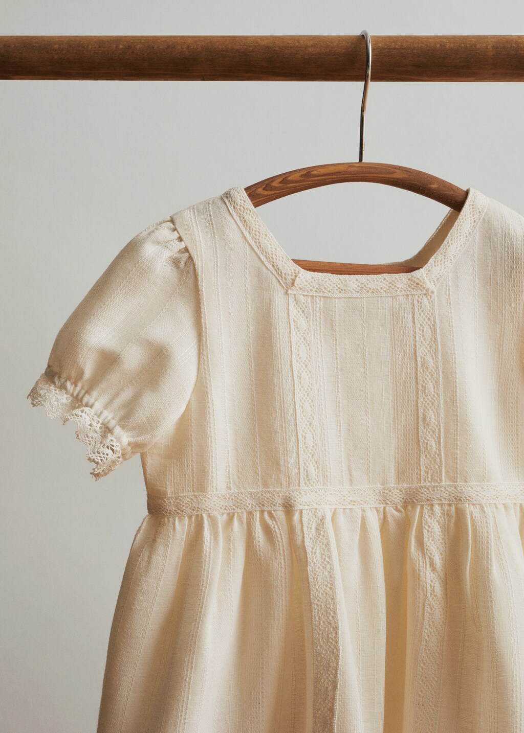 Textured ruffled dress - Medium plane