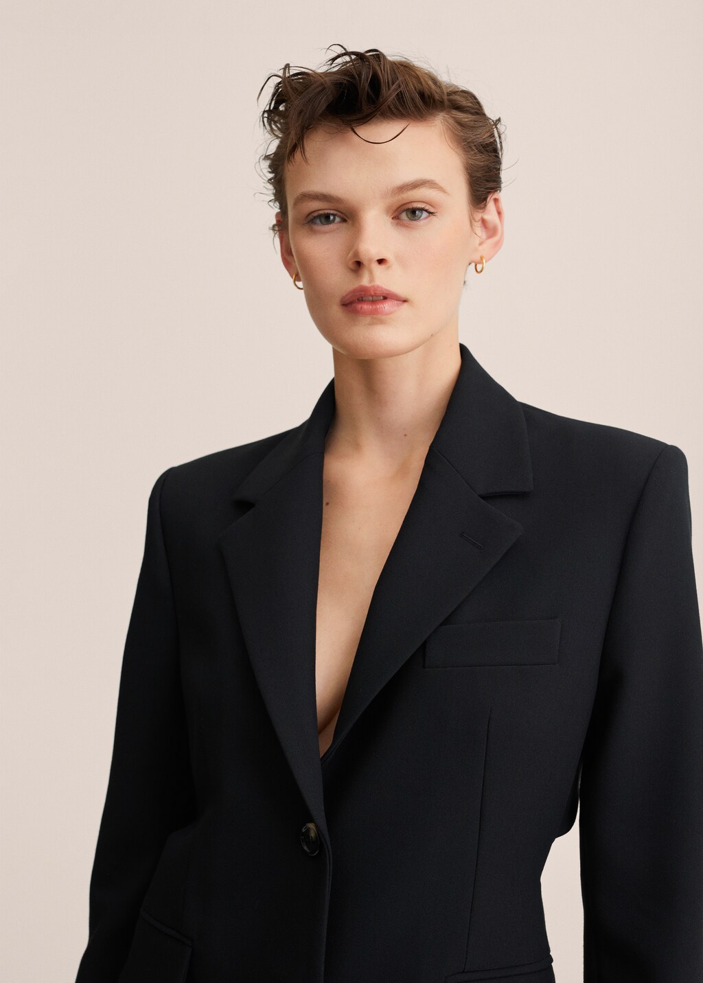 Structured blazer with cut-out - Details of the article 2