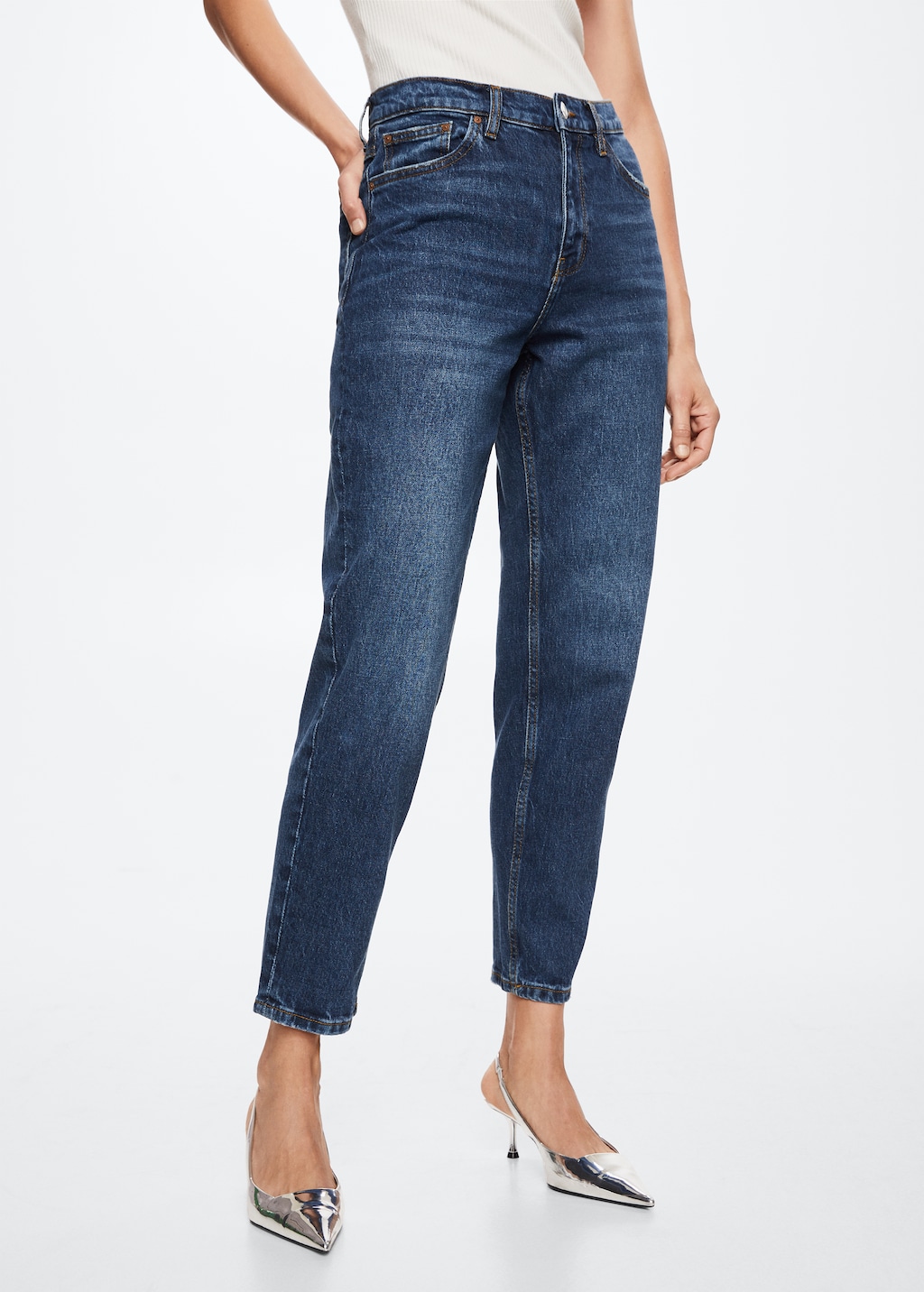 Jeans mom confort tiro alto - Plano medio