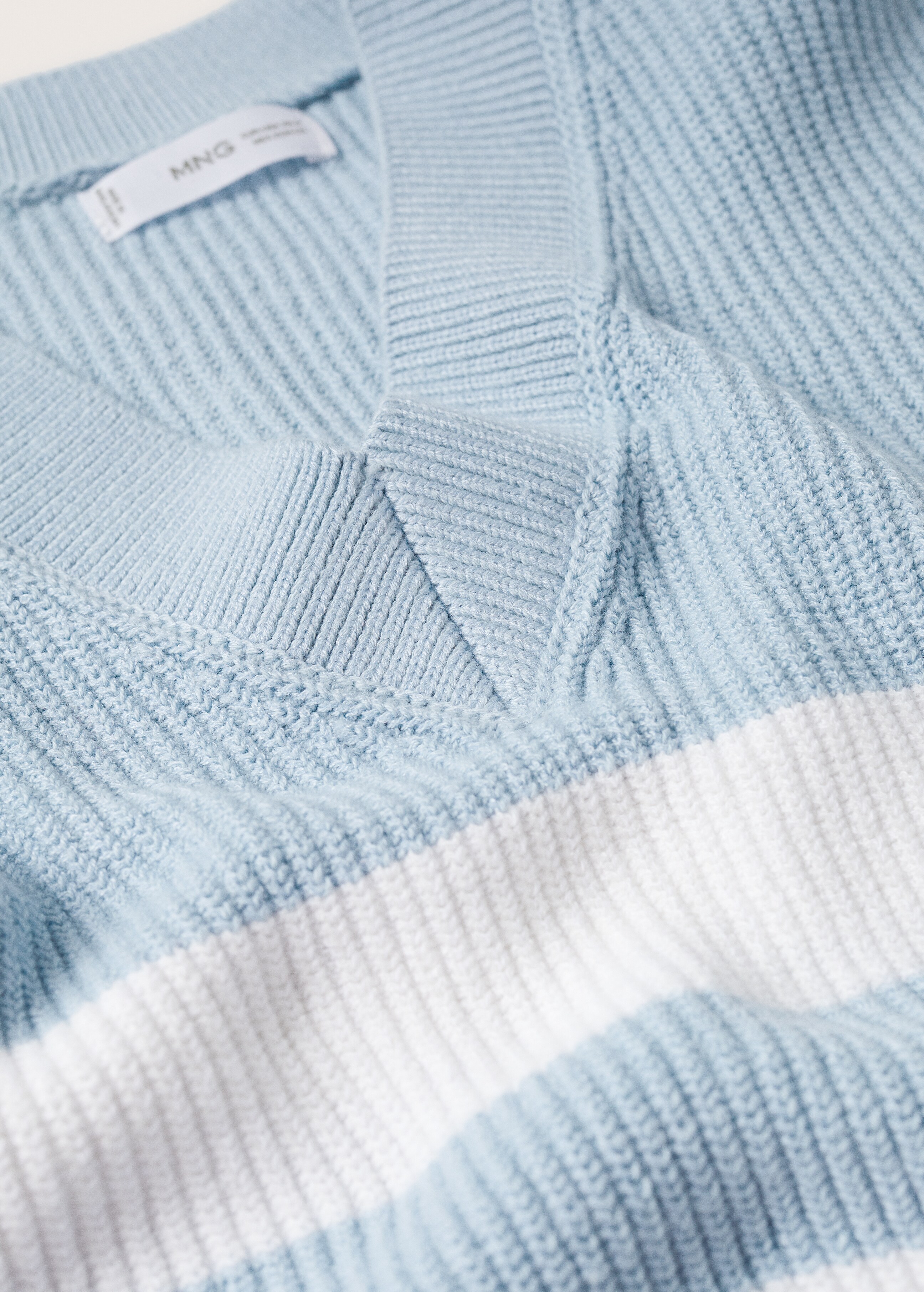 V-neck striped sweater - Details of the article 8