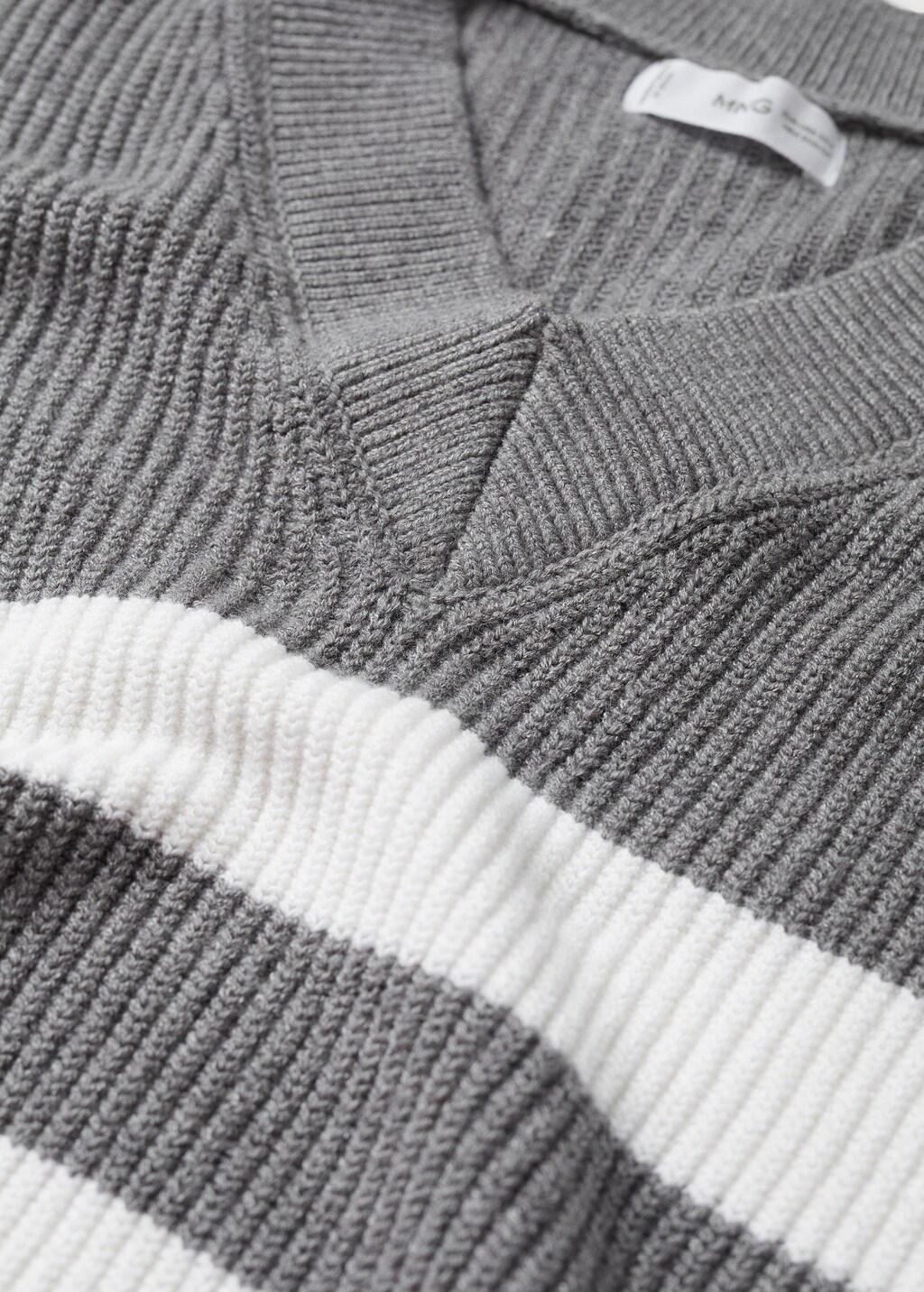 V-neck striped sweater - Details of the article 8