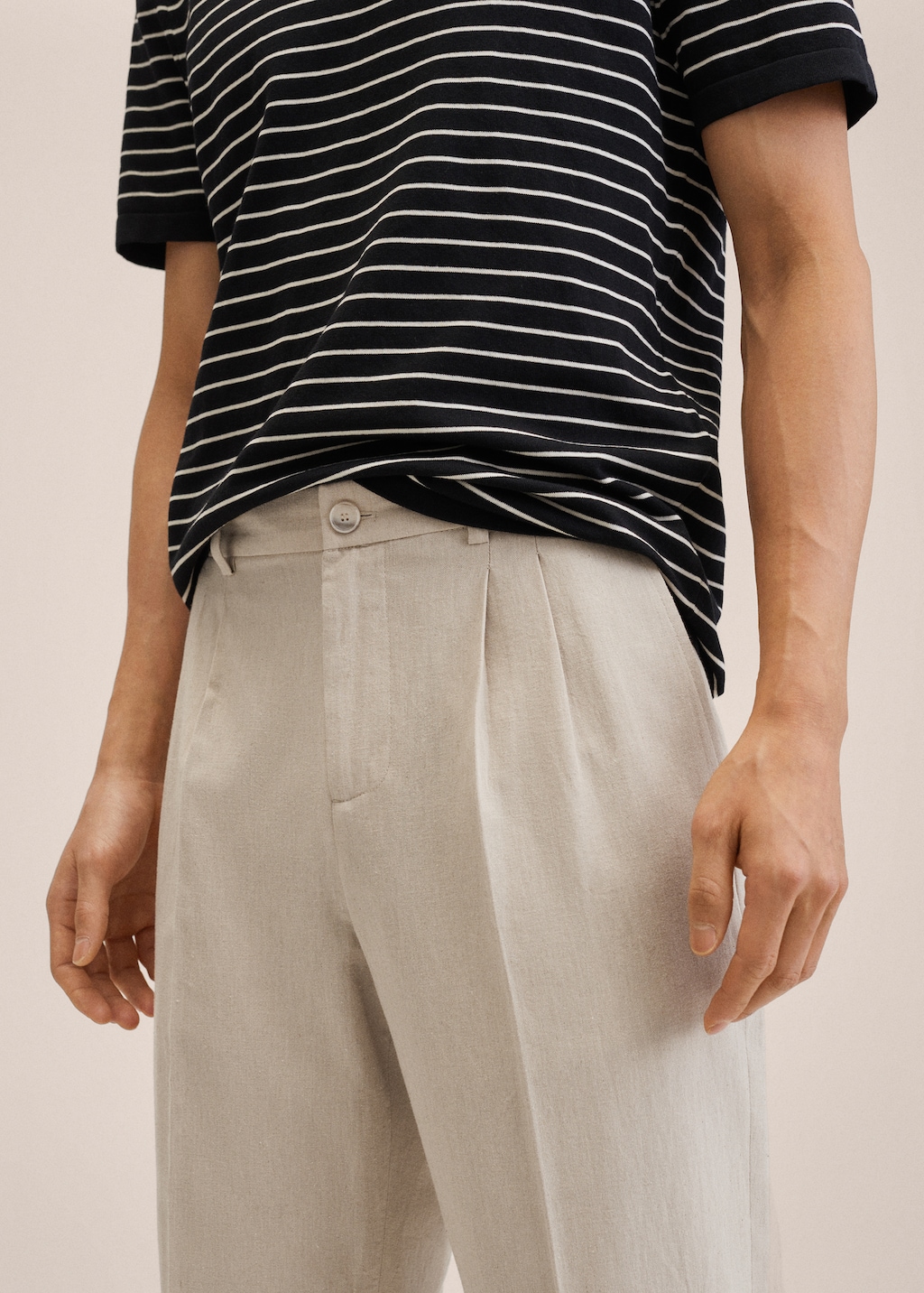 Cotton linen suit trousers with pleats - Details of the article 1