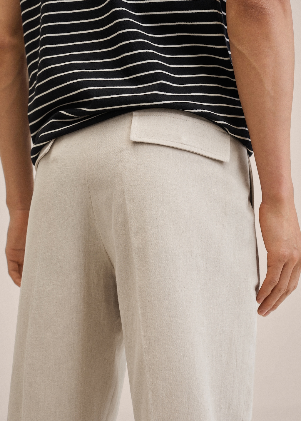 Cotton linen suit trousers with pleats - Details of the article 3