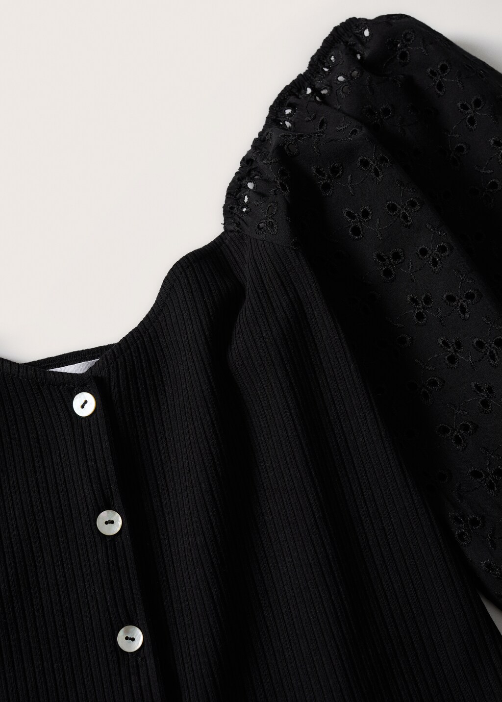 Embroidered sleeve T-shirt - Details of the article 8