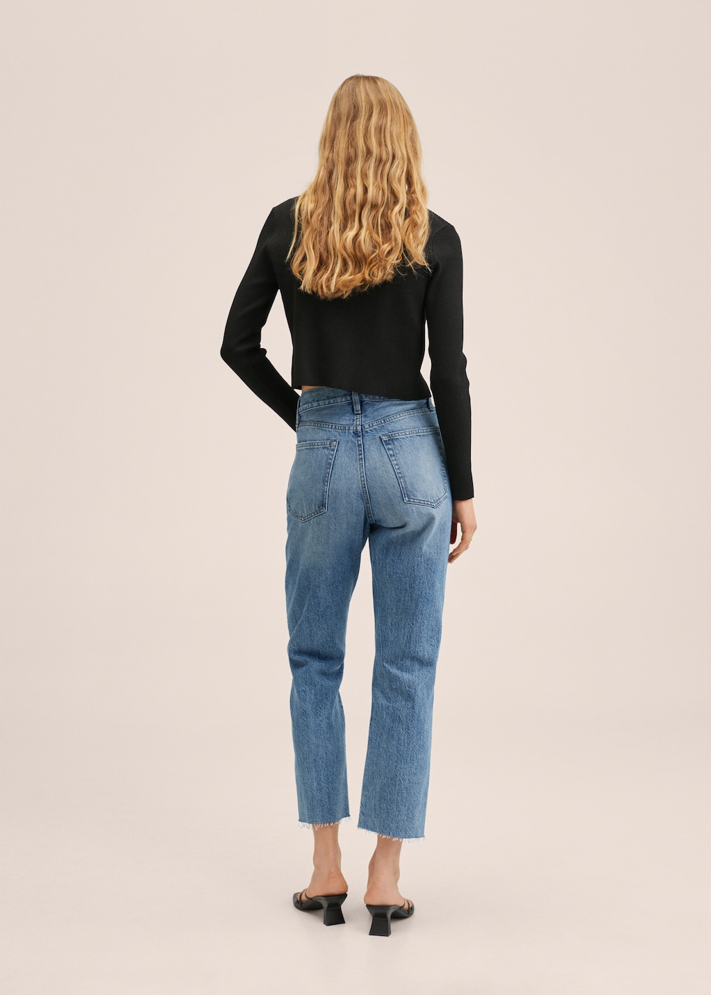 Gerade Cropped-Jeans mit hohem Bund - Rückseite des Artikels