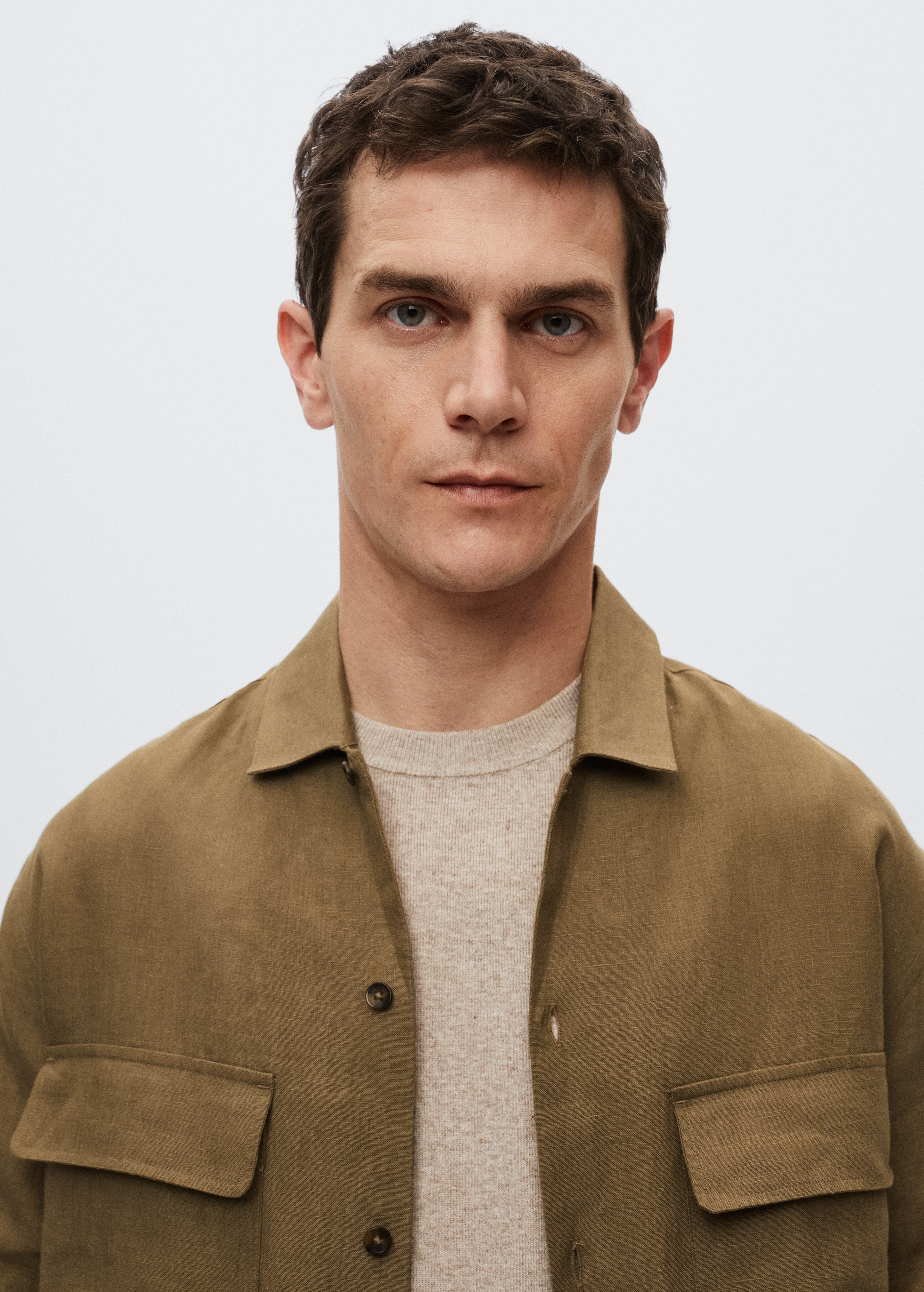 Linen overshirt with pocket - Details of the article 1