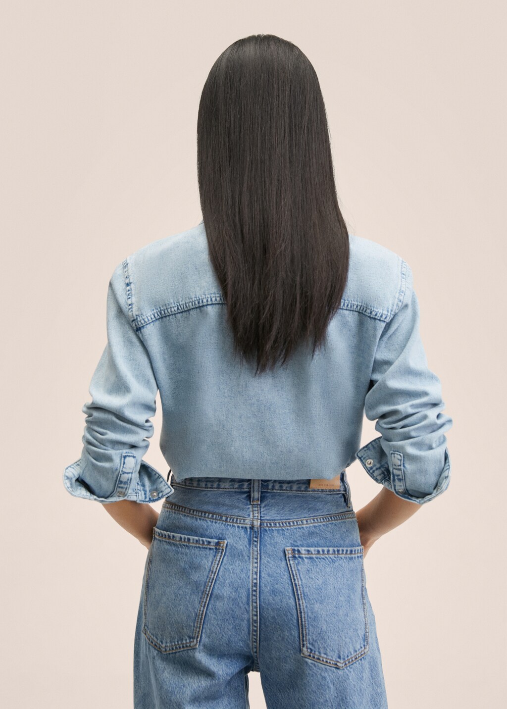 Chest-pocket denim shirt - Reverse of the article