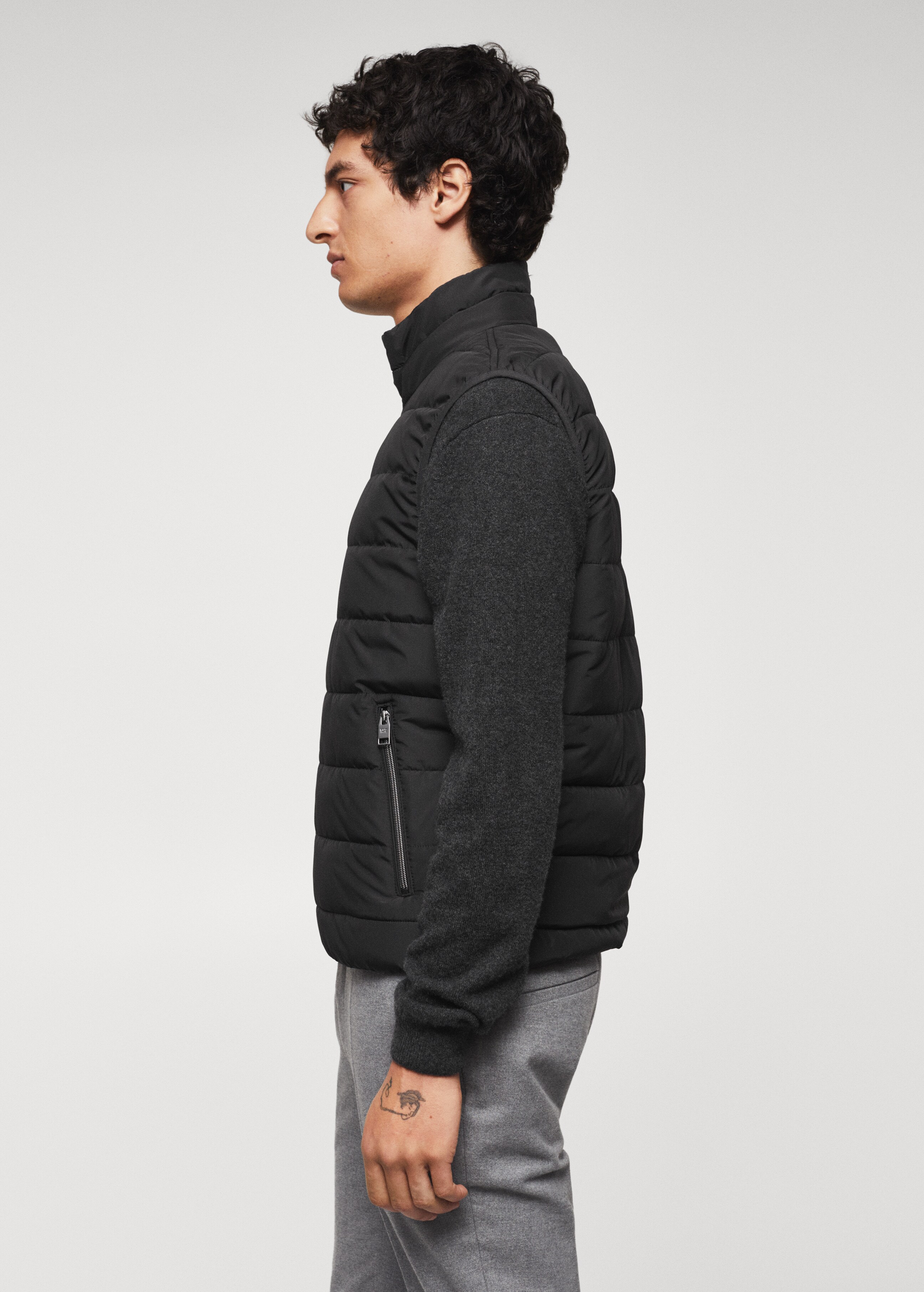 Water-repellent quilted gilet - Details of the article 2