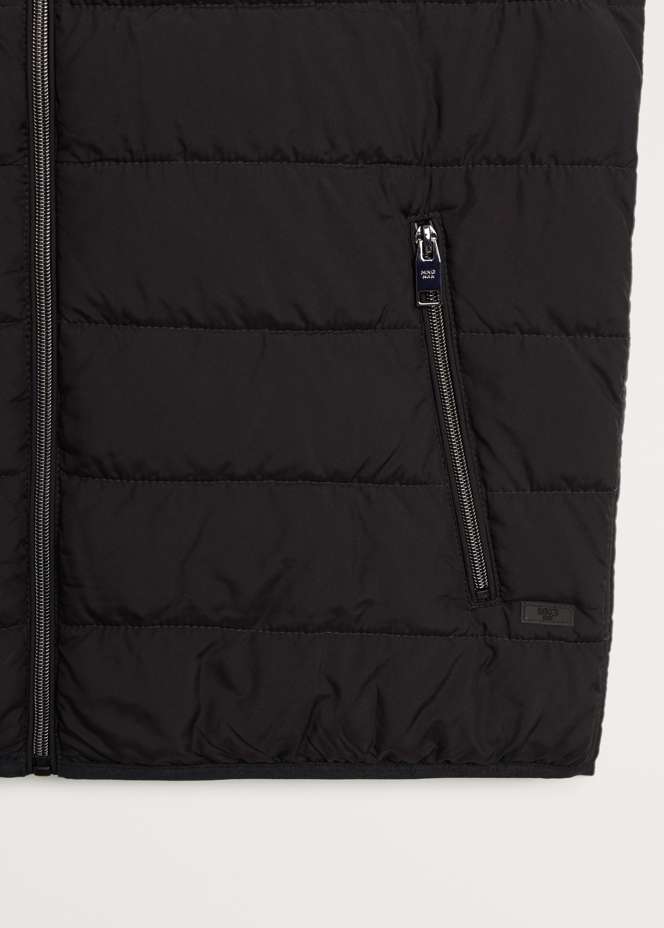 Water-repellent quilted gilet - Details of the article 8