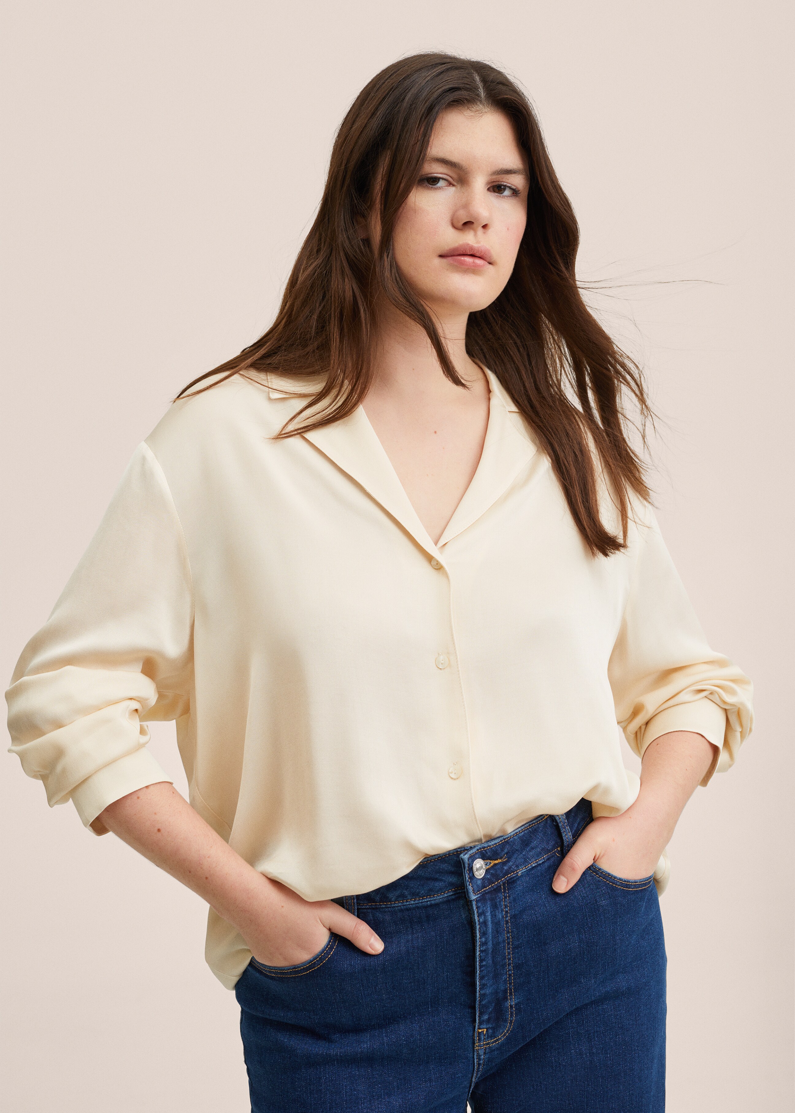 Buttons satin blouse - Details of the article 4